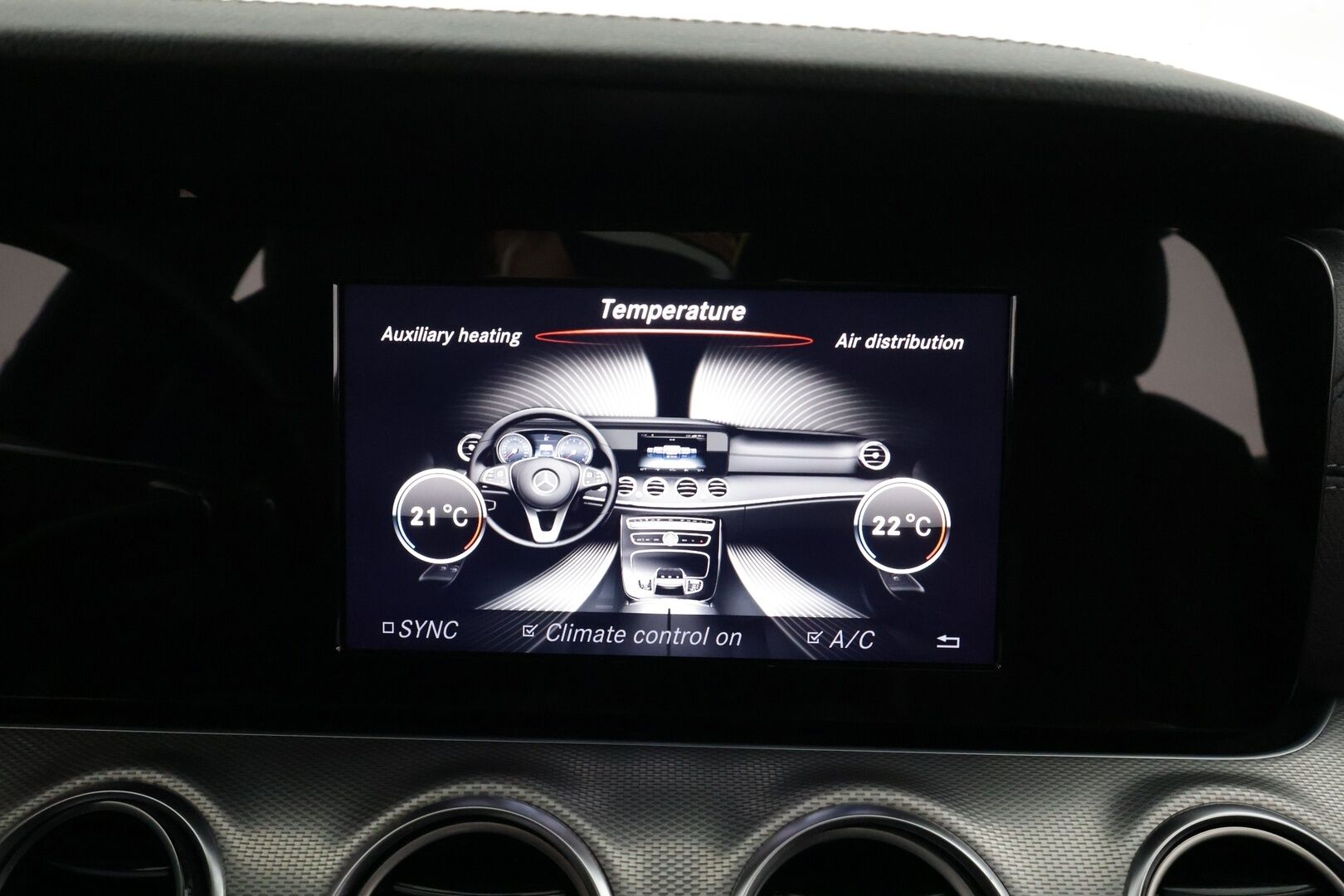 Mercedes-Benz E 2017 220 d T A Business AMG * Webasto / Koukku / LED-High Performance / P.Kamera / Sportpenkit / Navi / Ambient-valot * - Kahdet renkaat - HULLU BLACKWEEK KORKOTARJOUS 2,49%