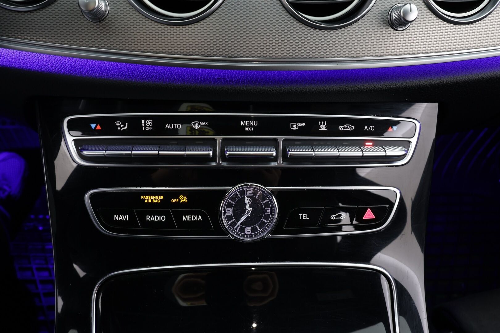 Mercedes-Benz E 2017 220 d T A Business AMG * Webasto / Koukku / LED-High Performance / P.Kamera / Sportpenkit / Navi / Ambient-valot * - Kahdet renkaat / Ilmainen kotiintoimitus