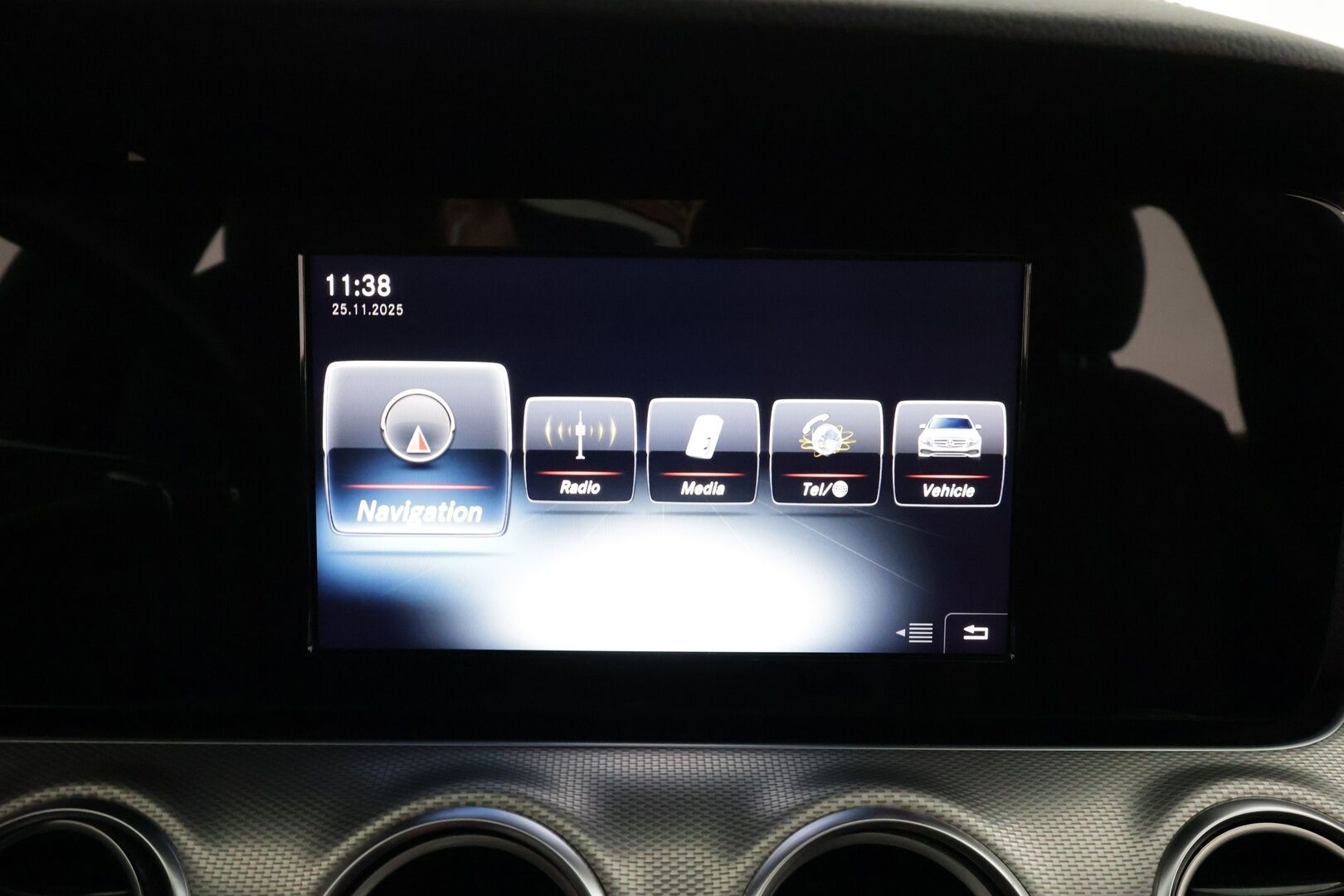 Mercedes-Benz E 2017 220 d T A Business AMG * Webasto / Koukku / LED-High Performance / P.Kamera / Sportpenkit / Navi / Ambient-valot * - Kahdet renkaat - HULLU BLACKWEEK KORKOTARJOUS 2,49%