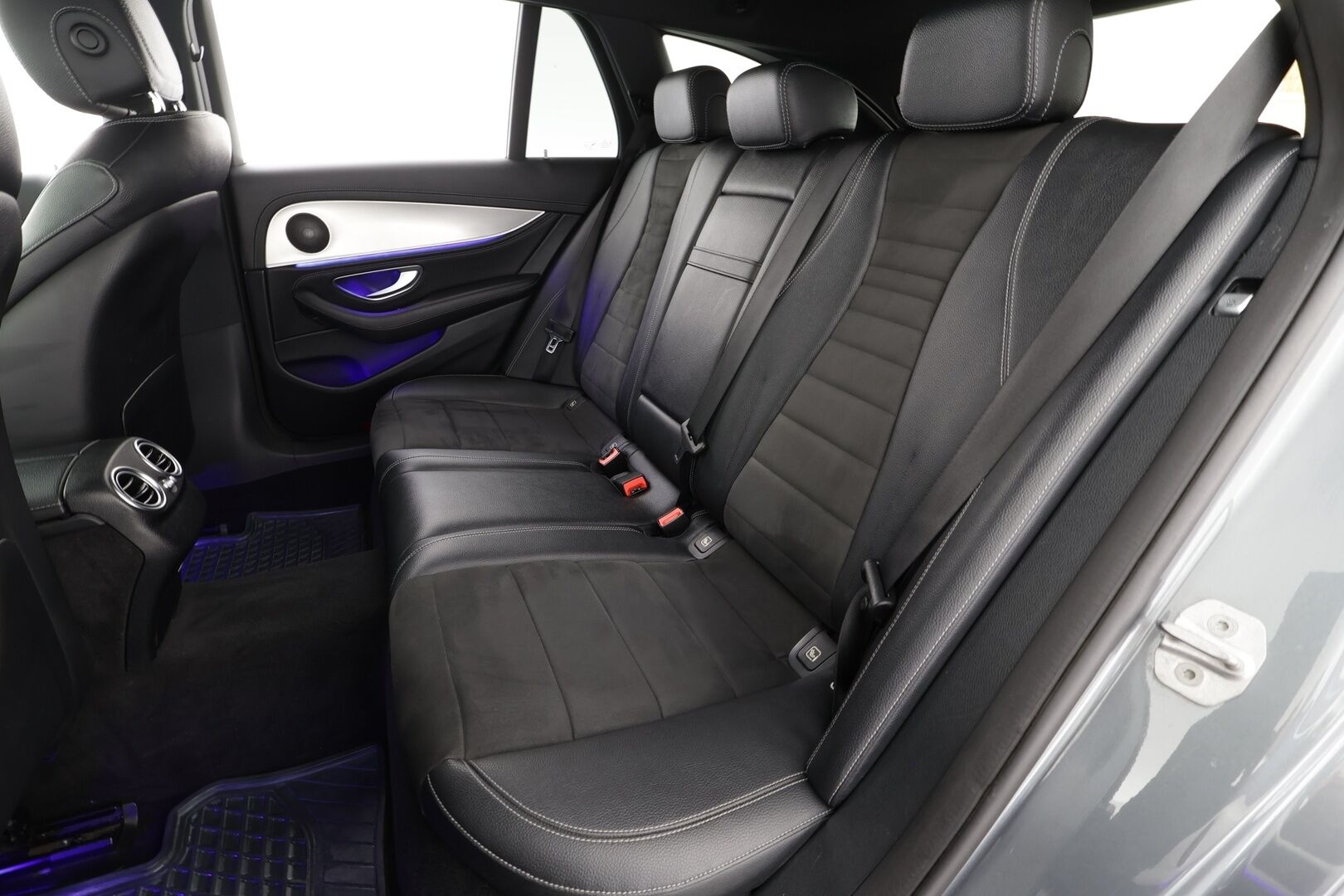 Mercedes-Benz E 2017 220 d T A Business AMG * Webasto / Koukku / LED-High Performance / P.Kamera / Sportpenkit / Navi / Ambient-valot * - Kahdet renkaat - HULLU BLACKWEEK KORKOTARJOUS 2,49%