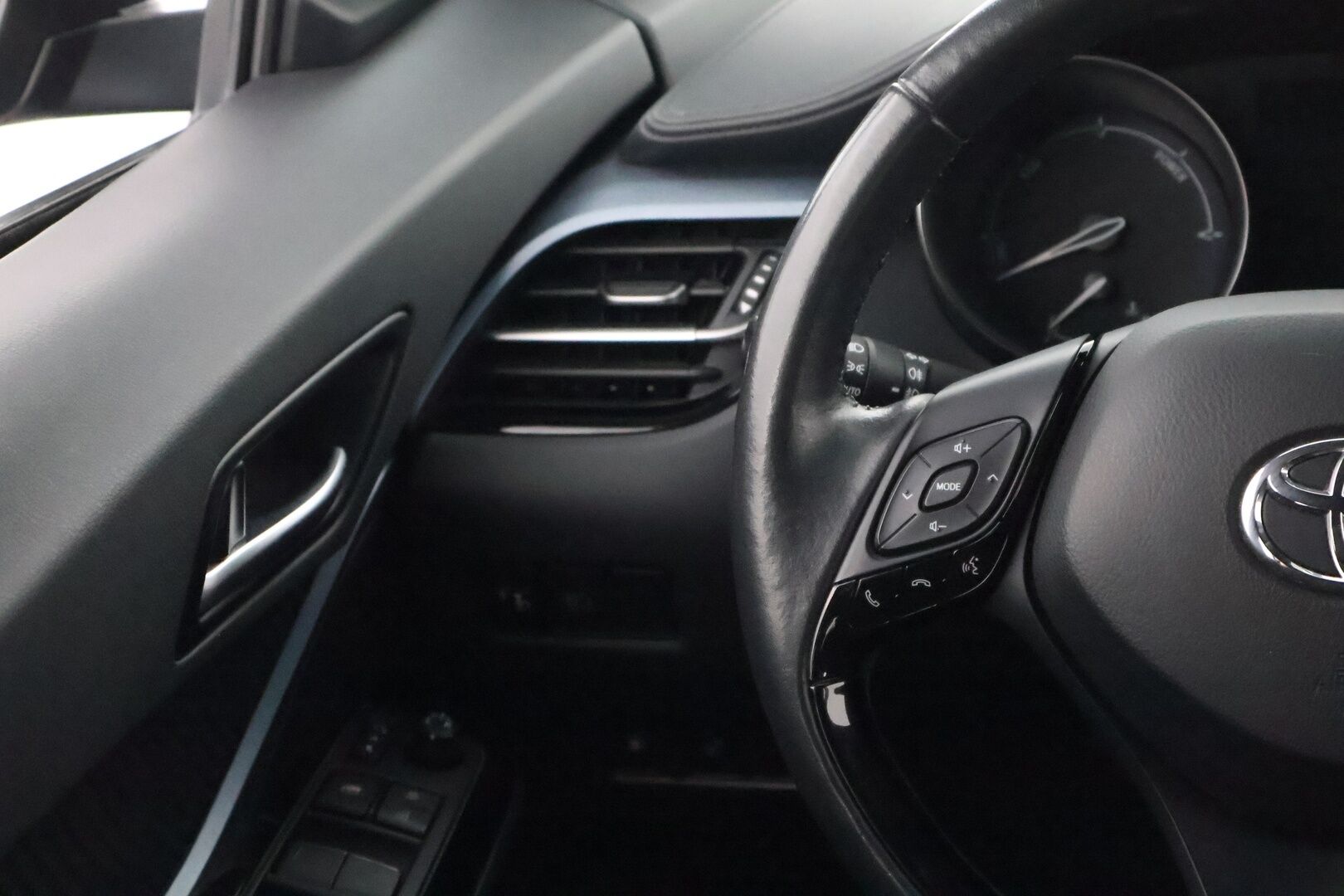 Toyota C-HR 2021 2,0 Hybrid Intense Edition - Suomiauto / Adapt.Vakkari / Peruutuskamera / LED / Lohko & Sisäpistoke / BLIS / Navi / Hyvät varusteet!