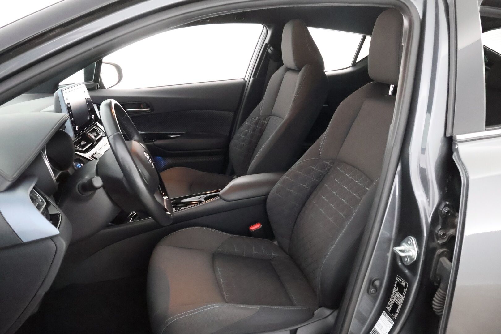 Toyota C-HR 2021 2,0 Hybrid Intense Edition - Suomiauto / Adapt.Vakkari / Peruutuskamera / LED / Lohko & Sisäpistoke / BLIS / Navi / Hyvät varusteet!