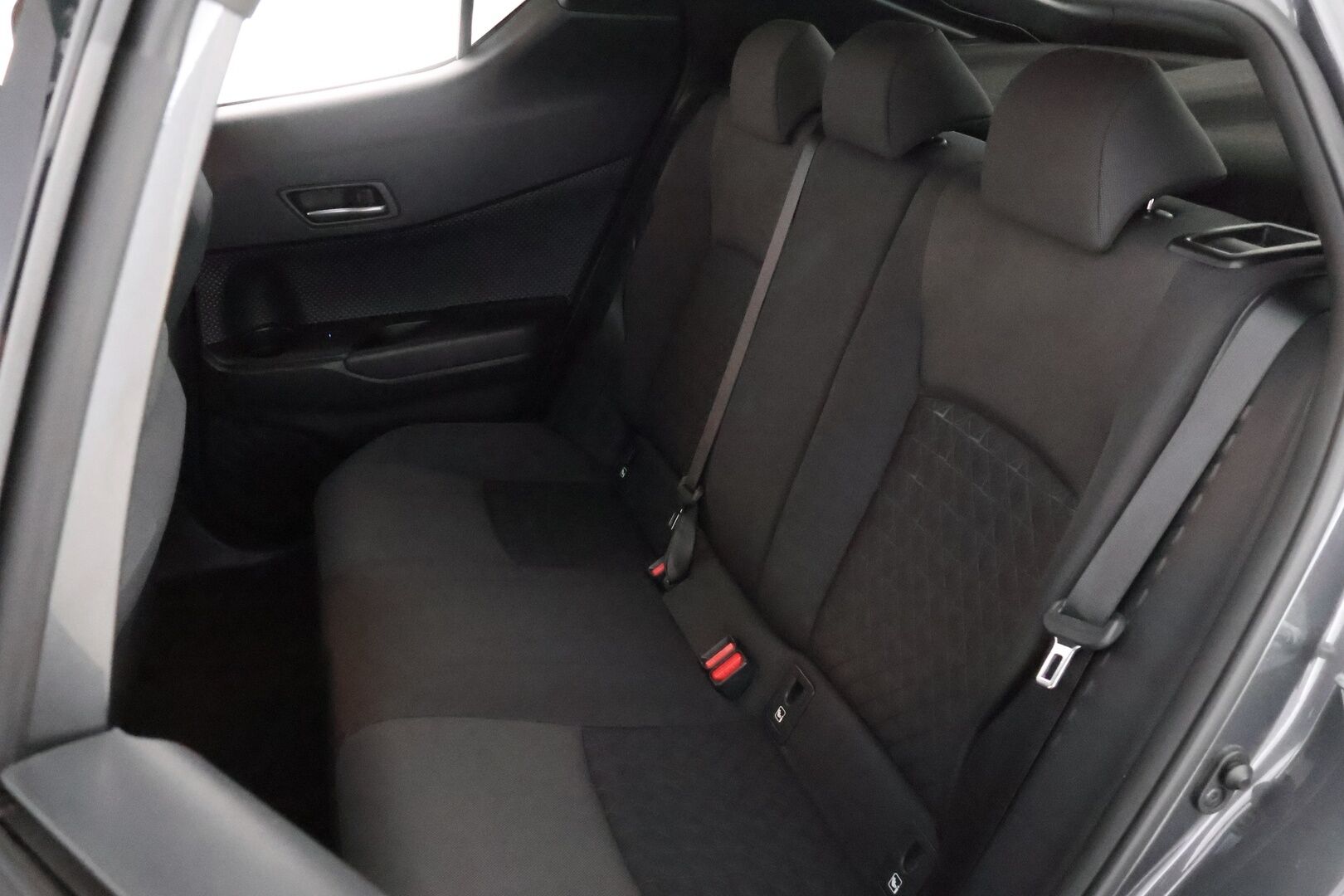 Toyota C-HR 2021 2,0 Hybrid Intense Edition - Suomiauto / Adapt.Vakkari / Peruutuskamera / LED / Lohko & Sisäpistoke / BLIS / Navi / Hyvät varusteet!
