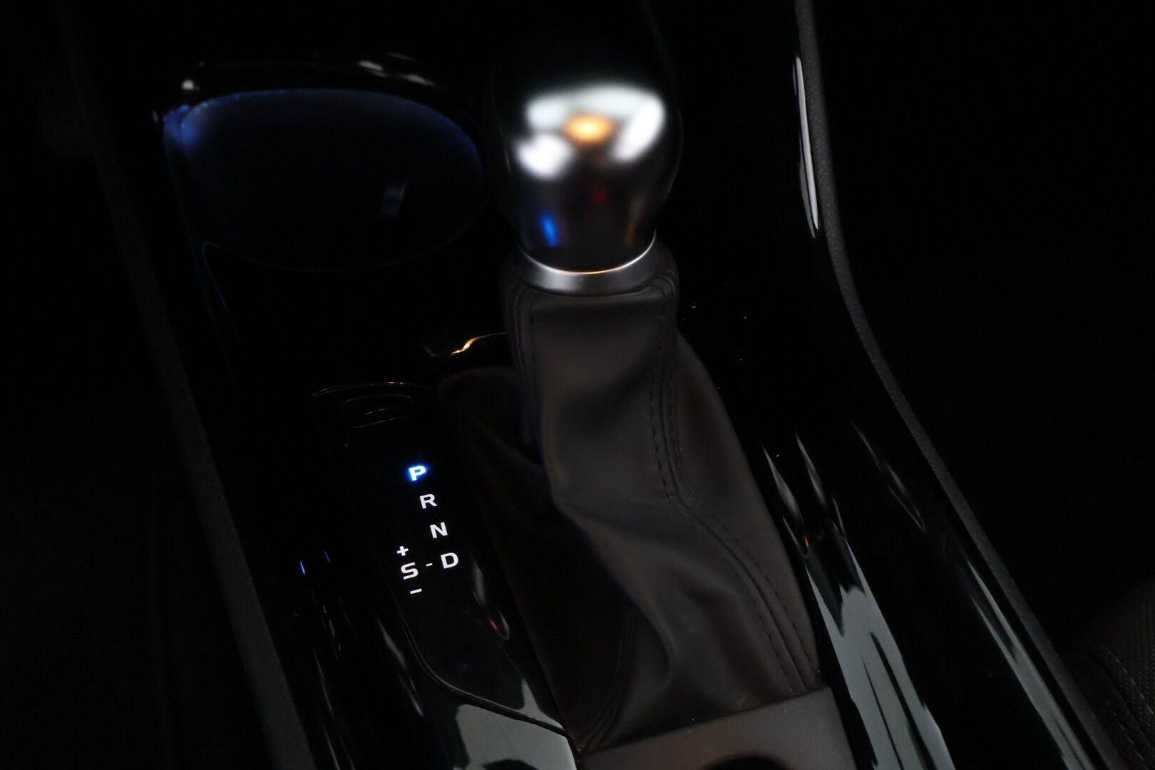 Toyota C-HR 2021 2,0 Hybrid Intense Edition - Suomiauto / Adapt.Vakkari / Peruutuskamera / LED / Lohko & Sisäpistoke / BLIS / Navi / Hyvät varusteet!