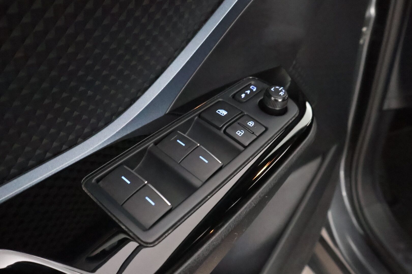 Toyota C-HR 2021 2,0 Hybrid Intense Edition - Suomiauto / Adapt.Vakkari / Peruutuskamera / LED / Lohko & Sisäpistoke / BLIS / Navi / Hyvät varusteet!