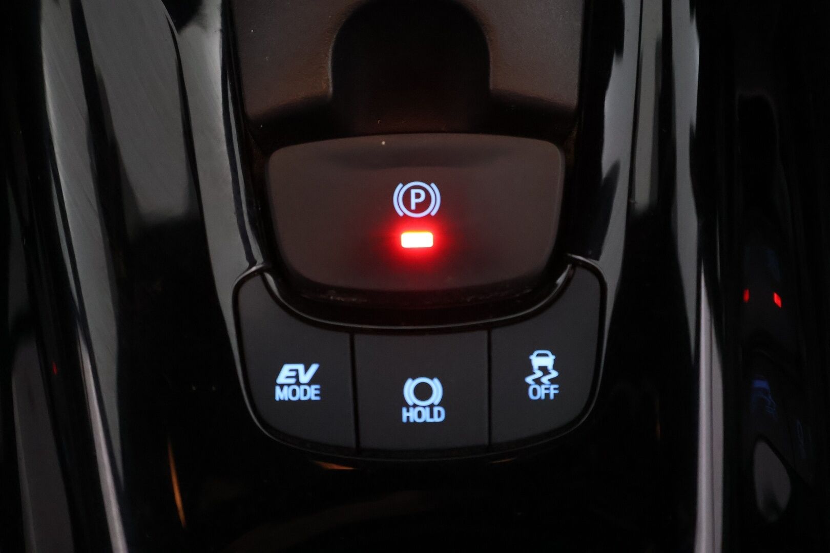 Toyota C-HR 2021 2,0 Hybrid Intense Edition - Suomiauto / Adapt.Vakkari / Peruutuskamera / LED / Lohko & Sisäpistoke / BLIS / Navi / Hyvät varusteet!