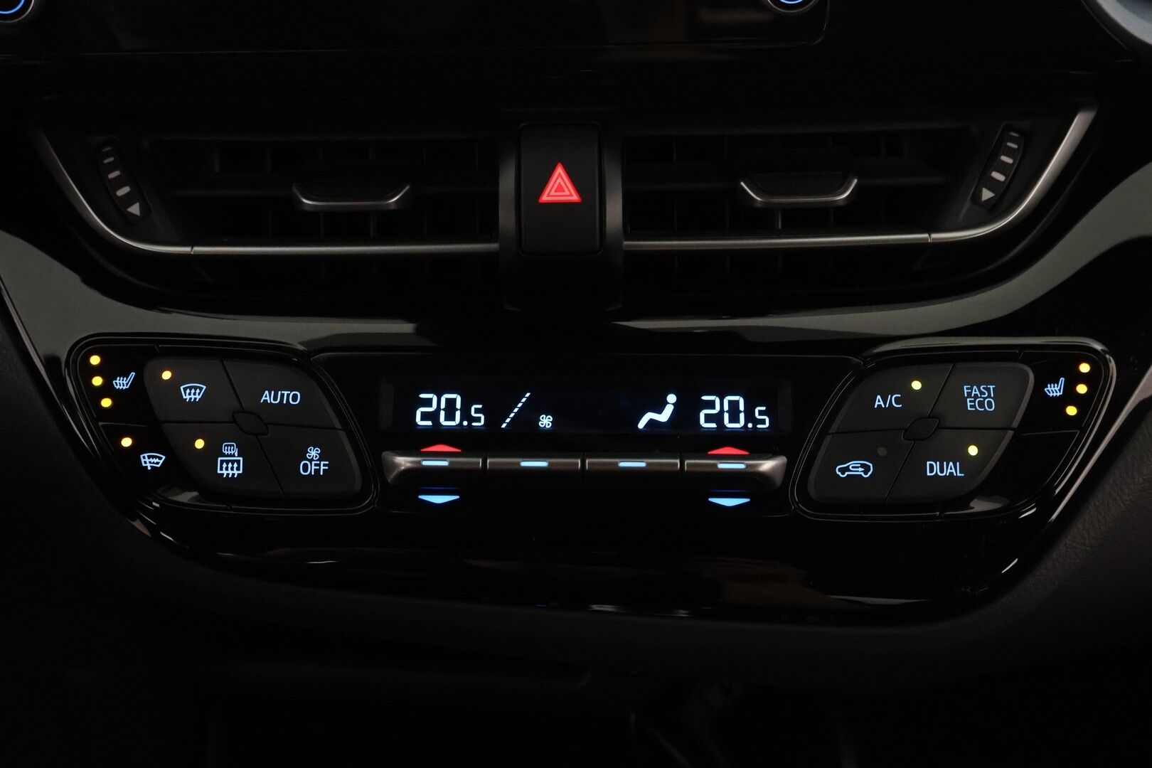 Toyota C-HR 2021 2,0 Hybrid Intense Edition - Suomiauto / Adapt.Vakkari / Peruutuskamera / LED / Lohko & Sisäpistoke / BLIS / Navi / Hyvät varusteet!