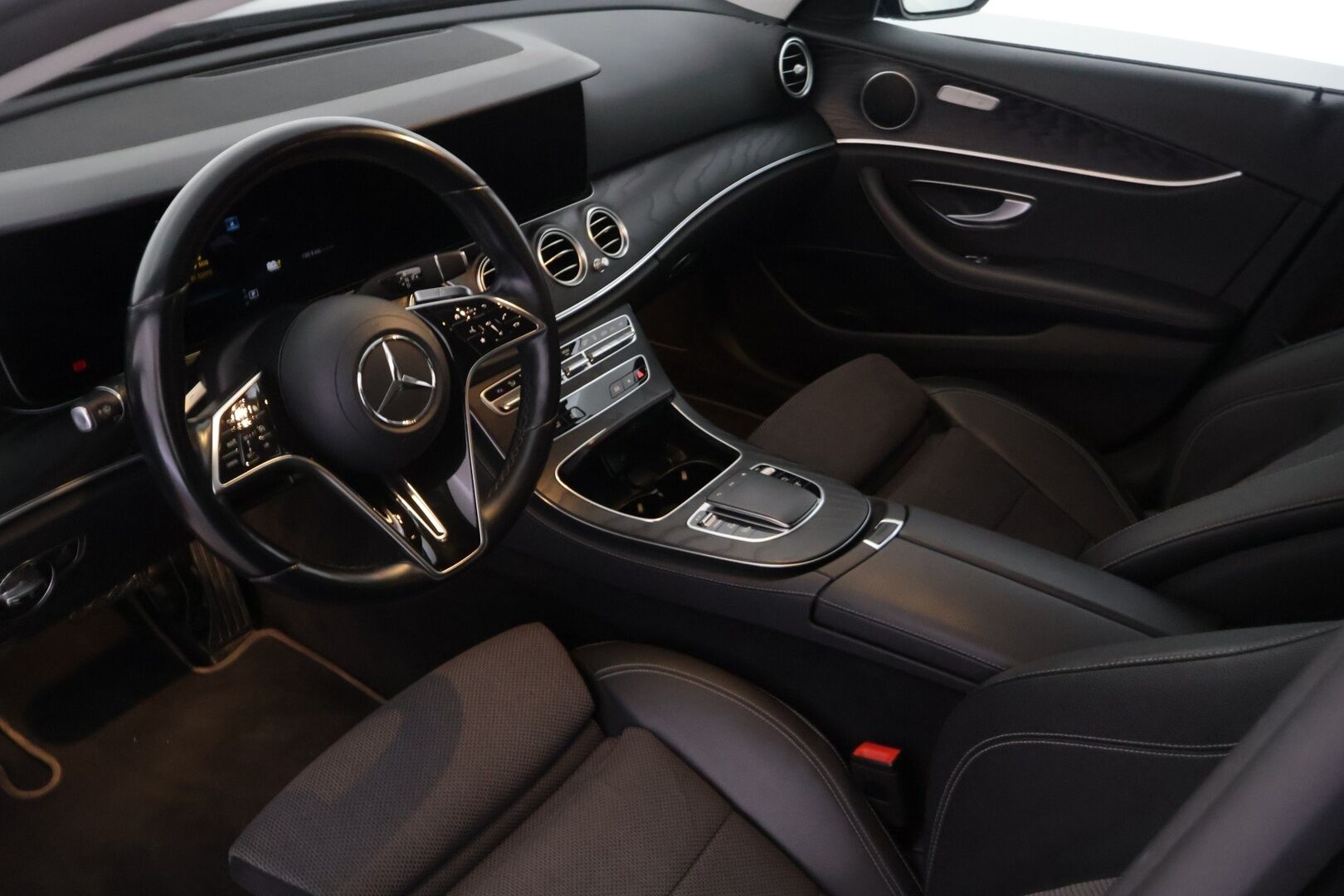 Mercedes-Benz E 2021 300 de 4MATIC T A Business Avantgarde EQ Power - *NIGHT PAKETTI / 2 x RENKAAT / KAMERA / VAKKARI*