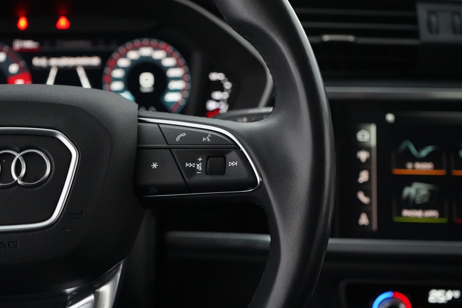 Audi Q3 2021 Sportback Business 35 TFSI 110kW MHEV S tronic * ACC / Kamera / Navi / Webasto / Koukku * - 1- Omisteinen / Suomi- auto / Merkkihuollettu / Kahdet OEM Vanteet