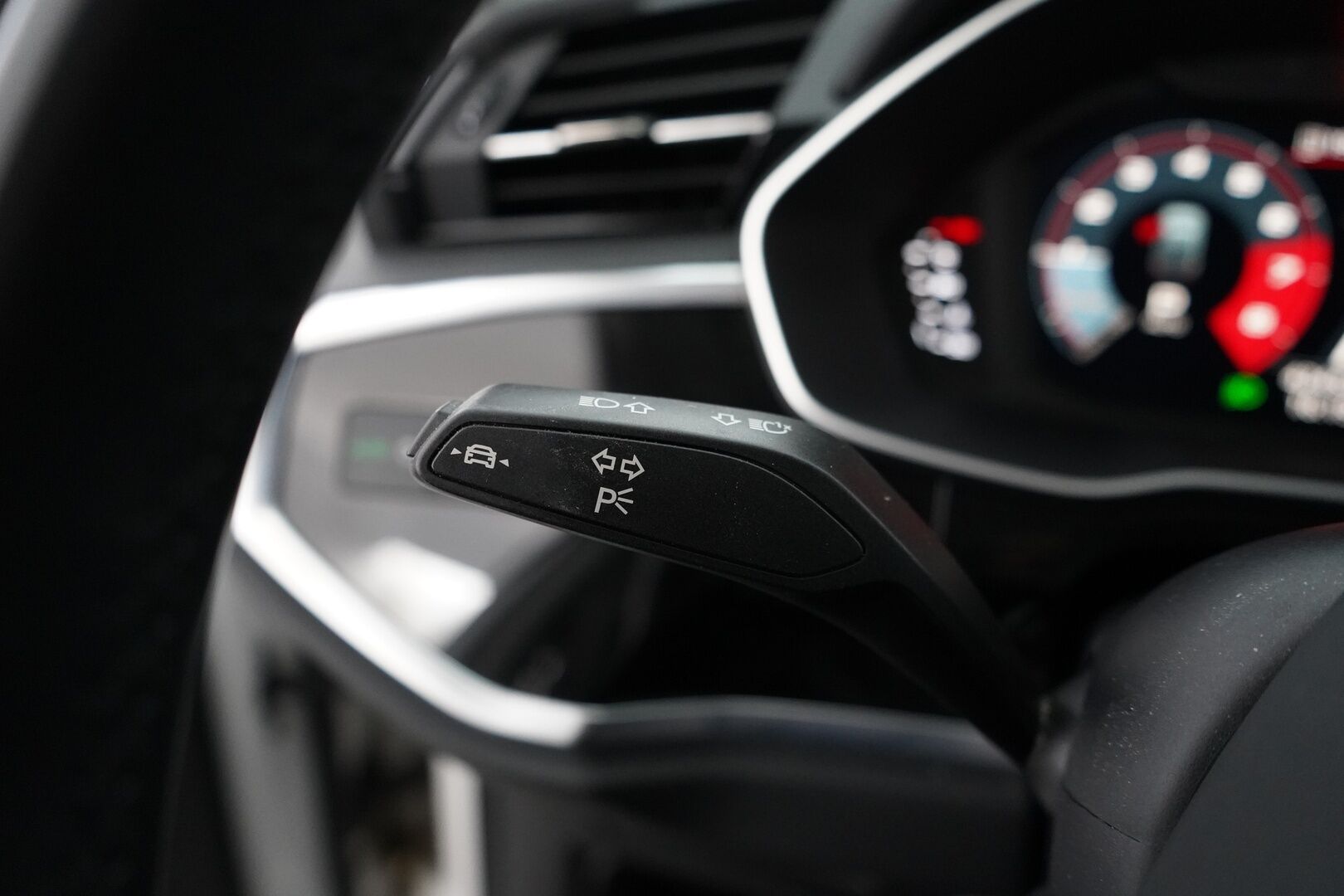 Audi Q3 2021 Sportback Business 35 TFSI 110kW MHEV S tronic * ACC / Kamera / Navi / Webasto / Koukku * - 1- Omisteinen / Suomi- auto / Merkkihuollettu / Kahdet OEM Vanteet