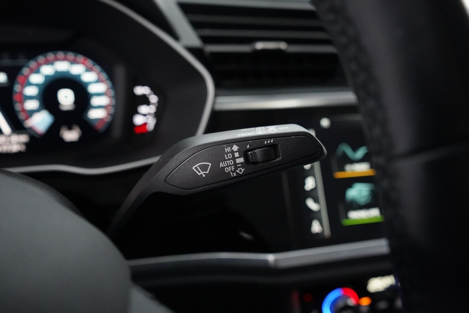 Audi Q3 2021 Sportback Business 35 TFSI 110kW MHEV S tronic * ACC / Kamera / Navi / Webasto / Koukku * - 1- Omisteinen / Suomi- auto / Merkkihuollettu / Kahdet OEM Vanteet