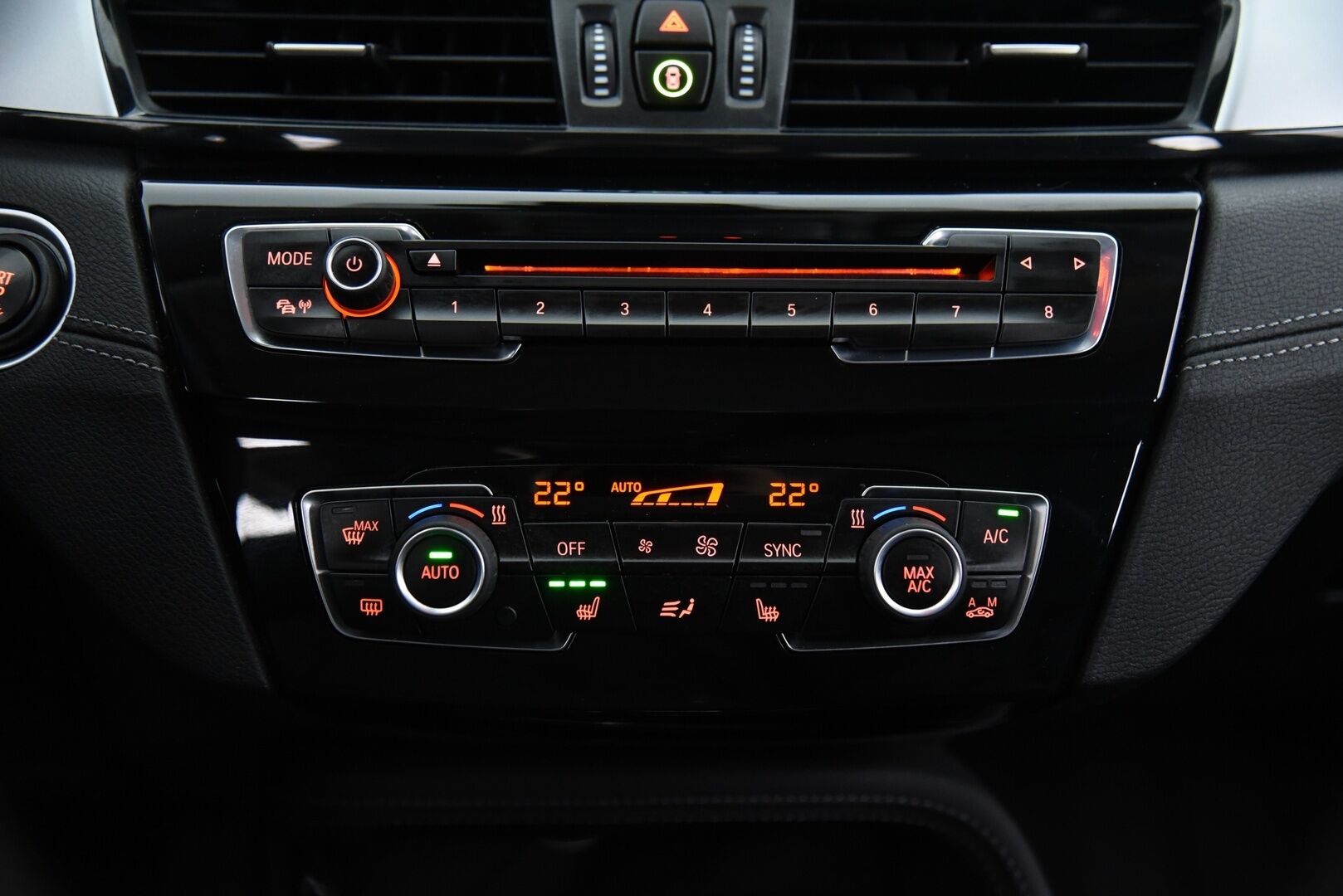 BMW X2 2018 F39 xDrive 20d A Business / Adapt. vak / HUD / Nahat / P-kamera / LED / Merkkihuollettu - Driving Assistant Plus / Comfort Access / Navigation Plus / 2x Michelinin Renkaat!