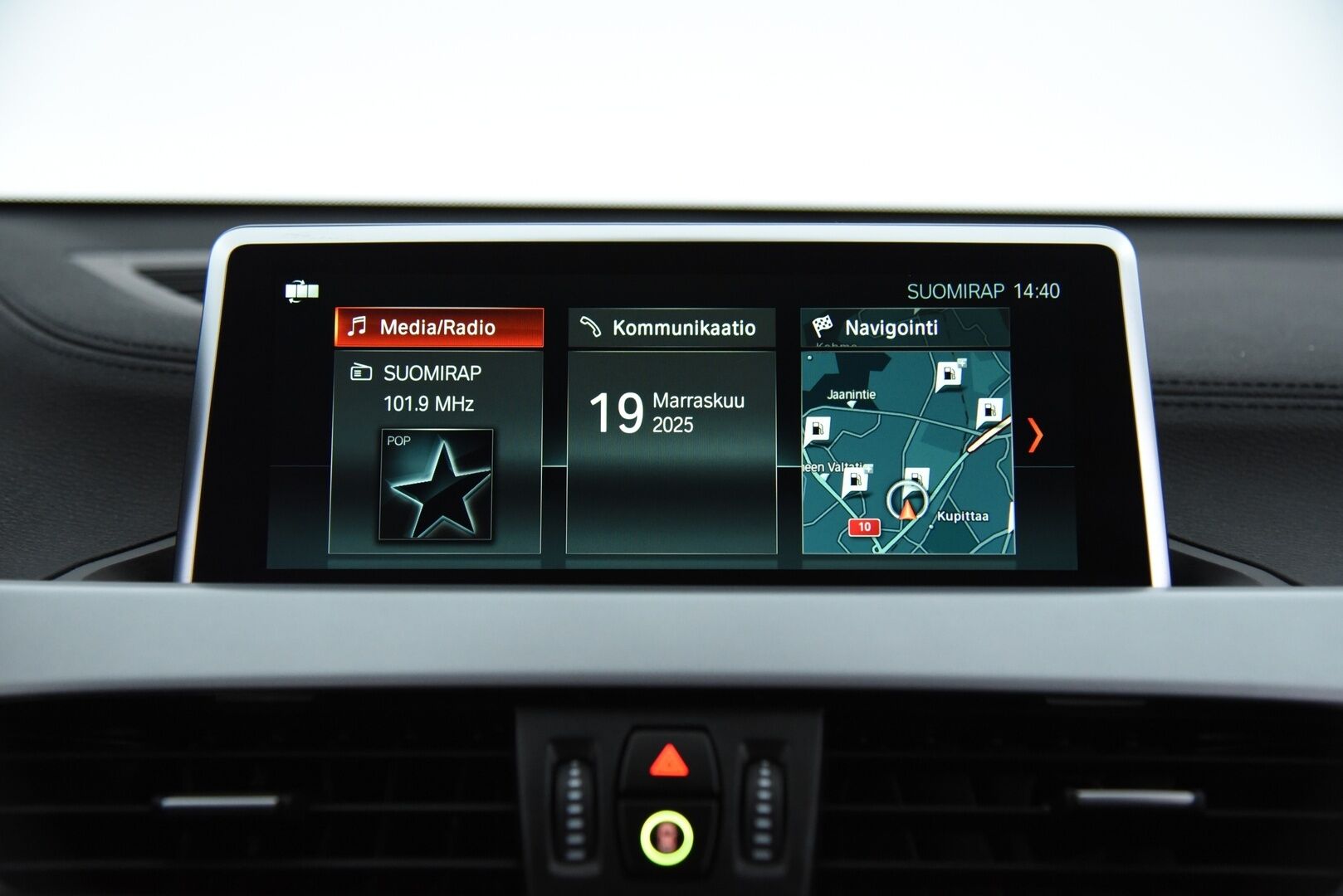 BMW X2 2018 F39 xDrive 20d A Business / Adapt. vak / HUD / Nahat / P-kamera / LED / Merkkihuollettu - Driving Assistant Plus / Comfort Access / Navigation Plus / 2x Michelinin Renkaat!