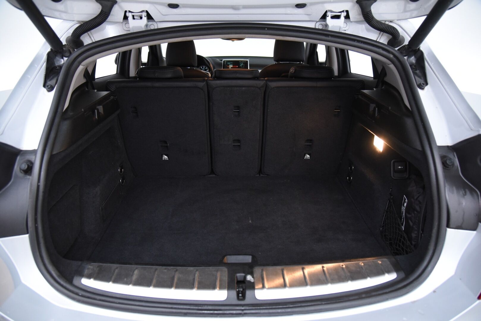 BMW X2 2018 F39 xDrive 20d A Business / Adapt. vak / HUD / Nahat / P-kamera / LED / Merkkihuollettu - Driving Assistant Plus / Comfort Access / Navigation Plus / 2x Michelinin Renkaat!