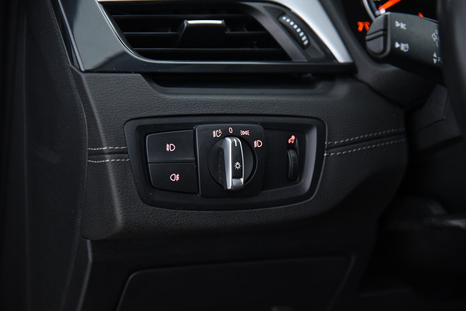 BMW X2 2018 F39 xDrive 20d A Business / Adapt. vak / HUD / Nahat / P-kamera / LED / Merkkihuollettu - Driving Assistant Plus / Comfort Access / Navigation Plus / 2x Michelinin Renkaat!