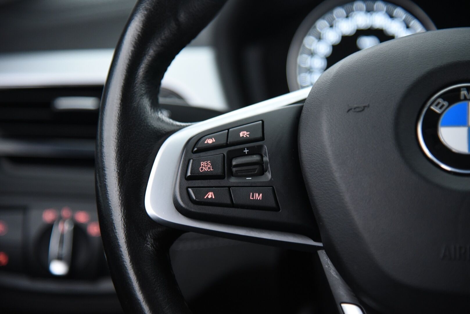 BMW X2 2018 F39 xDrive 20d A Business / Adapt. vak / HUD / Nahat / P-kamera / LED / Merkkihuollettu - Driving Assistant Plus / Comfort Access / Navigation Plus / 2x Michelinin Renkaat!