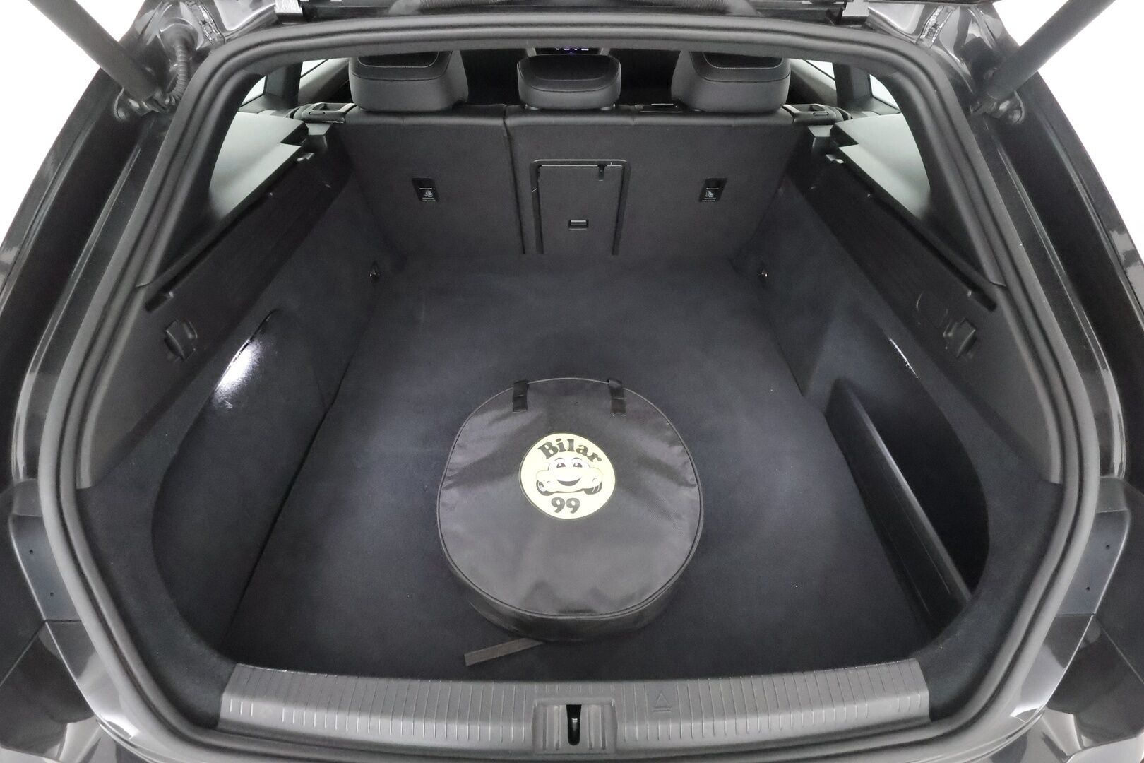 Volkswagen Arteon 2021 Shooting Brake R-Line eHybrid 160 kW DSG-autom. **1.om Suomi-auto / Webasto / Matrix-LED / Adapt.Vakkari / HUD** - 3,99 % KORKOTARJOUS TÄHÄN AUTOON - P. tutkat / Navi / Kaistavahti / KeylessGO / 2x Renkaat