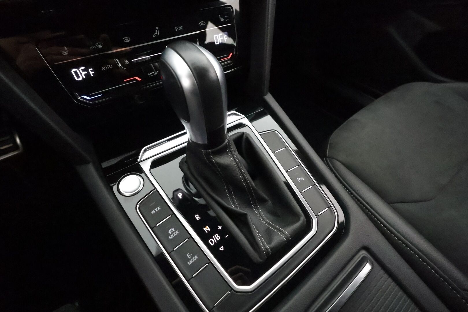 Volkswagen Arteon 2021 Shooting Brake R-Line eHybrid 160 kW DSG-autom. **1.om Suomi-auto / Webasto / Matrix-LED / Adapt.Vakkari / HUD** - 3,99 % KORKOTARJOUS TÄHÄN AUTOON - P. tutkat / Navi / Kaistavahti / KeylessGO / 2x Renkaat