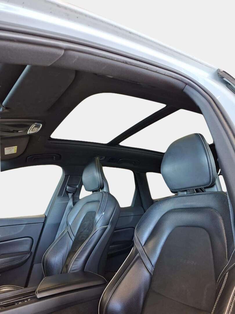 Volvo XC60 2018 T8 AWD R-Design aut * ACC / Kamera / Navi / Koukku / Panorama / Full Led System * - Jakohihna vaihdettu / Kahdet OEM vanteet / SOH 87.7% / Seuraava katsastus 09/2027 - HULLUT AVAJAISHULINAT KORKOTARJOUS 3,29 %