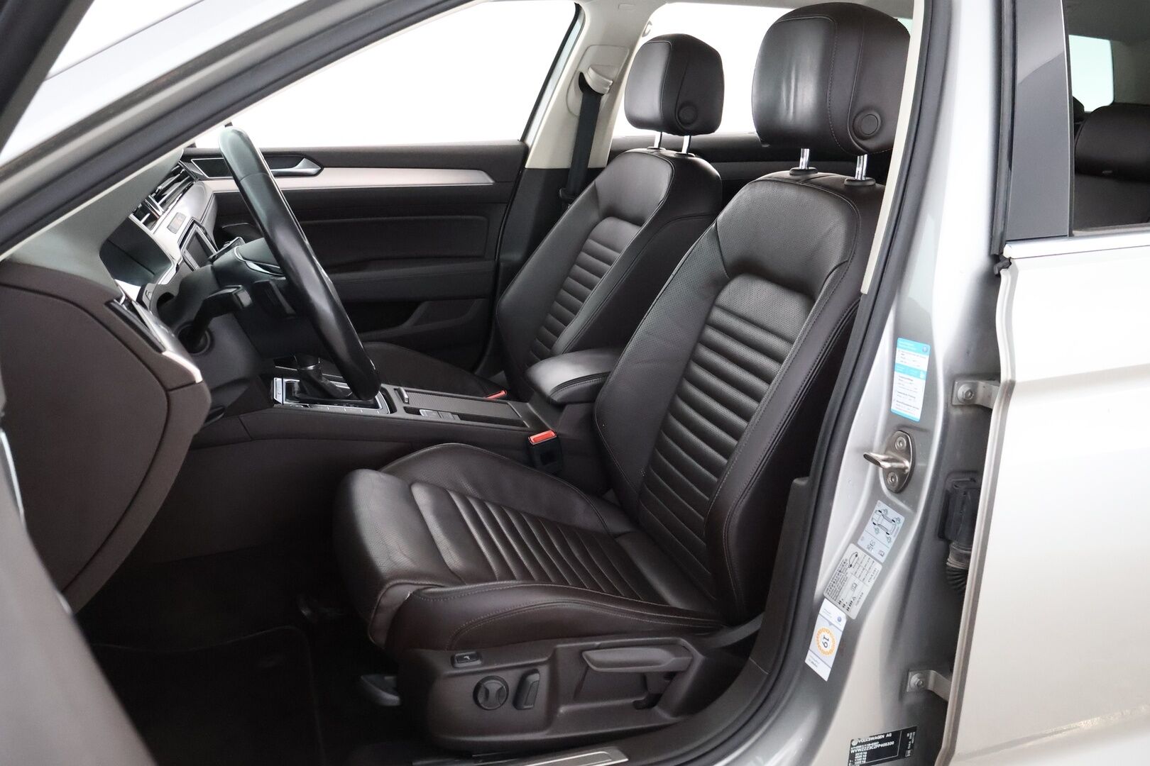 Volkswagen Passat 2015 Variant Highline 2,0 TDI Biturbo 176 kW (240 hv) BMT 4MOTION DSG-aut - Webasto / Adapt.vakkari / Ilmastoidut  ruskeat nahat / Hierova penkki / Digimittaristo / Adapt.LED / Vetokoukku / Siisti yksilö!