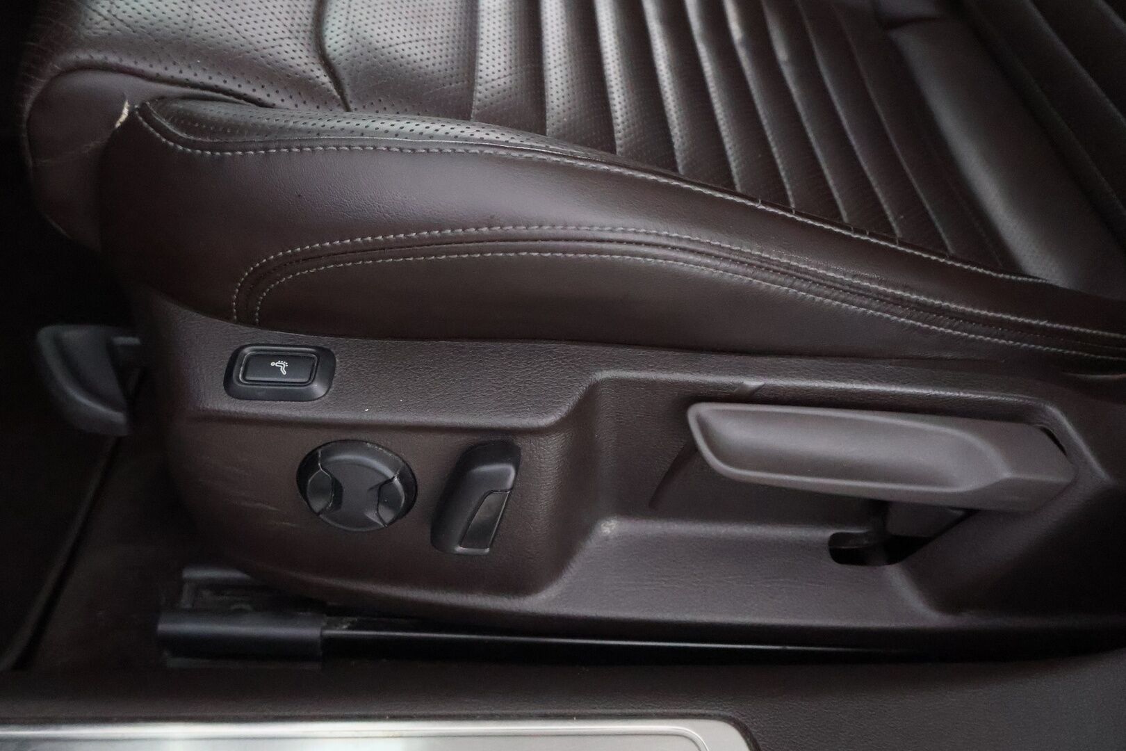 Volkswagen Passat 2015 Variant Highline 2,0 TDI Biturbo 176 kW (240 hv) BMT 4MOTION DSG-aut - Webasto / Adapt.vakkari / Ilmastoidut  ruskeat nahat / Hierova penkki / Digimittaristo / Adapt.LED / Vetokoukku / Siisti yksilö!