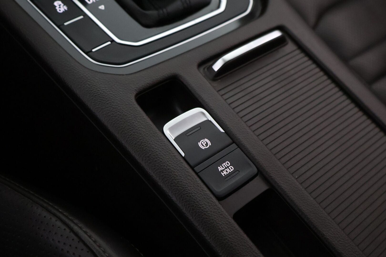 Volkswagen Passat 2015 Variant Highline 2,0 TDI Biturbo 176 kW (240 hv) BMT 4MOTION DSG-aut - Webasto / Adapt.vakkari / Ilmastoidut  ruskeat nahat / Hierova penkki / Digimittaristo / Adapt.LED / Vetokoukku / Siisti yksilö!