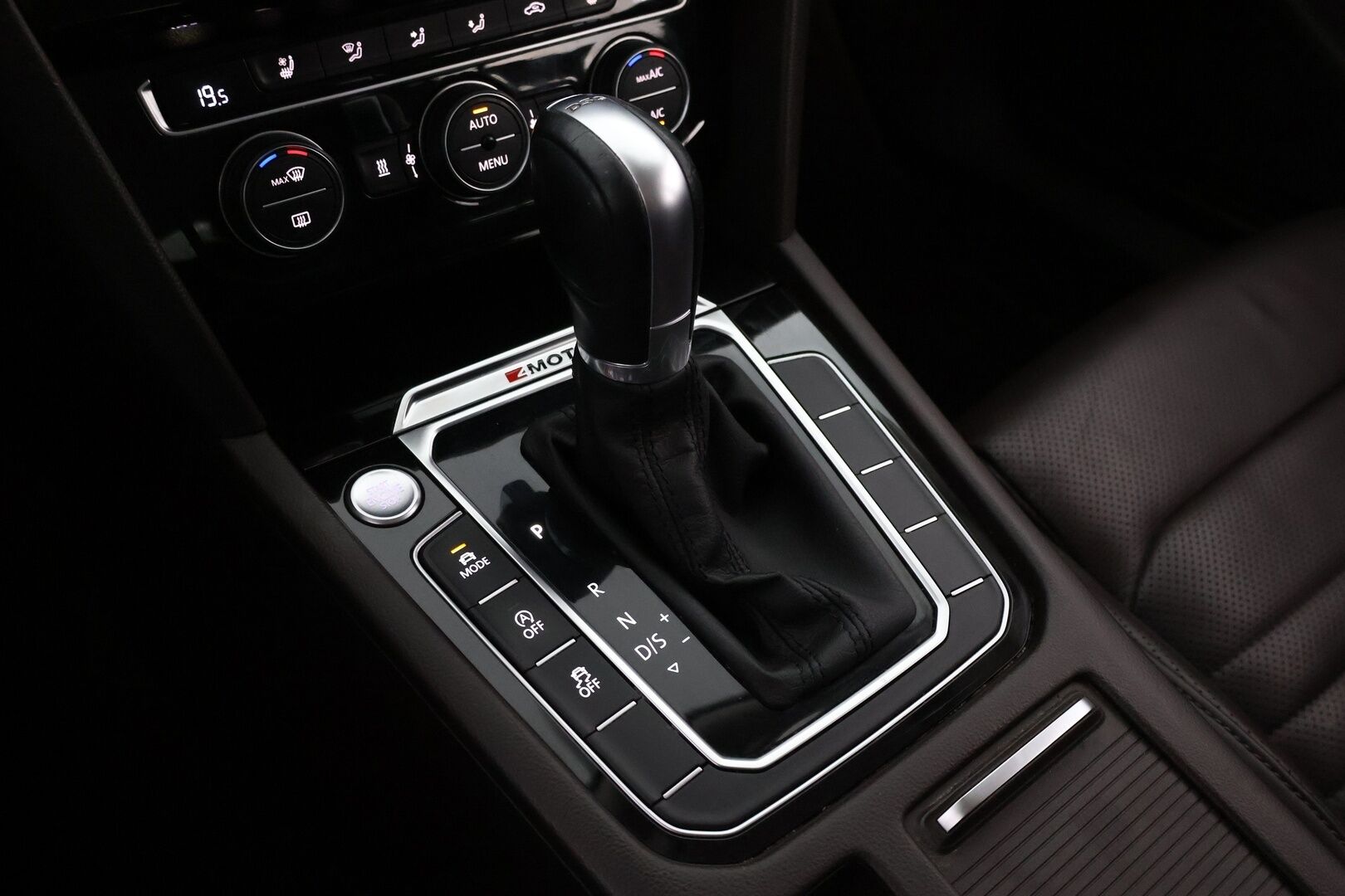 Volkswagen Passat 2015 Variant Highline 2,0 TDI Biturbo 176 kW (240 hv) BMT 4MOTION DSG-aut - Webasto / Adapt.vakkari / Ilmastoidut  ruskeat nahat / Hierova penkki / Digimittaristo / Adapt.LED / Vetokoukku / Siisti yksilö!