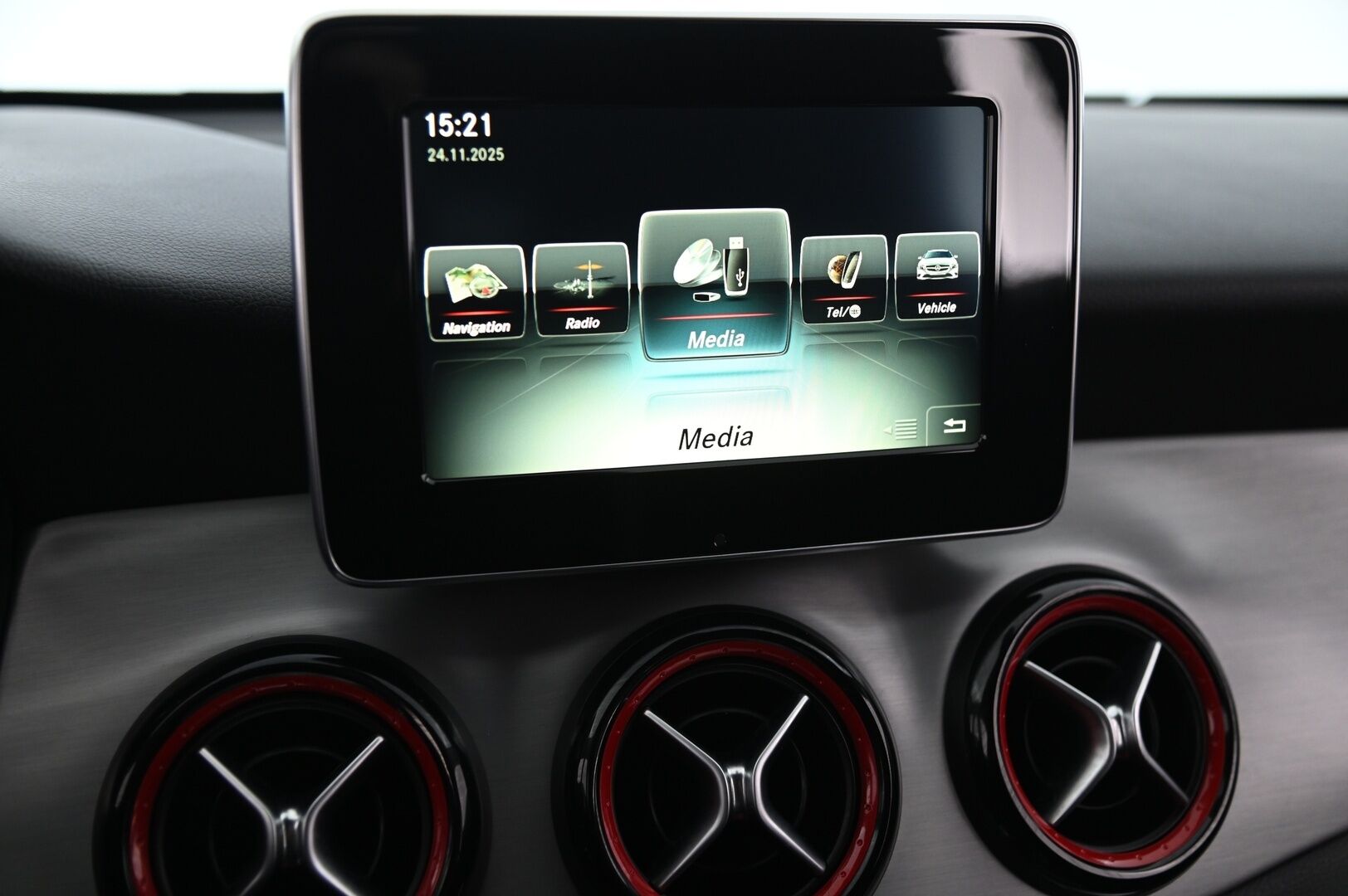 Mercedes-Benz CLA 45 AMG 2016 4Matic A Shooting Brake *Harman Kardon / Nahka Alcantara / Navigointi / Bi-Xenon* - Sportti Penkit / 2x Avain / 2x Renkaat / P-tutkat 