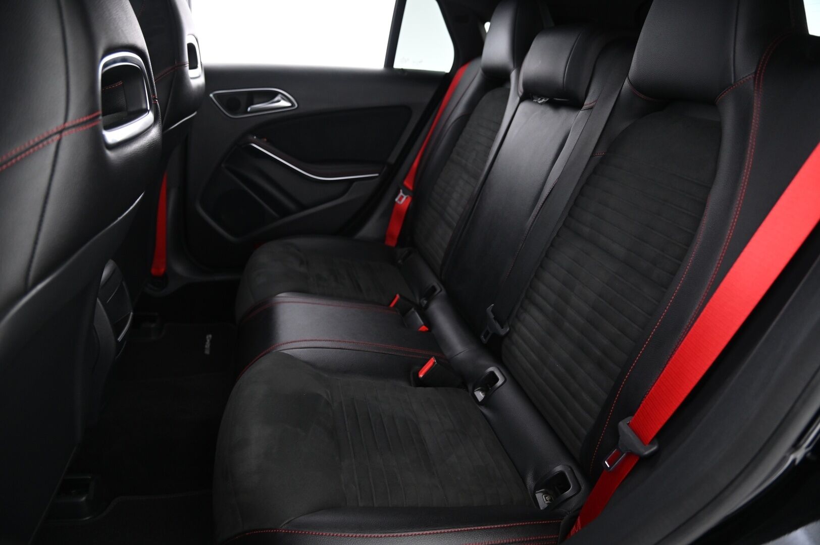 Mercedes-Benz CLA 45 AMG 2016 4Matic A Shooting Brake *Harman Kardon / Nahka Alcantara / Navigointi / Bi-Xenon* - Sportti Penkit / 2x Avain / 2x Renkaat / P-tutkat 