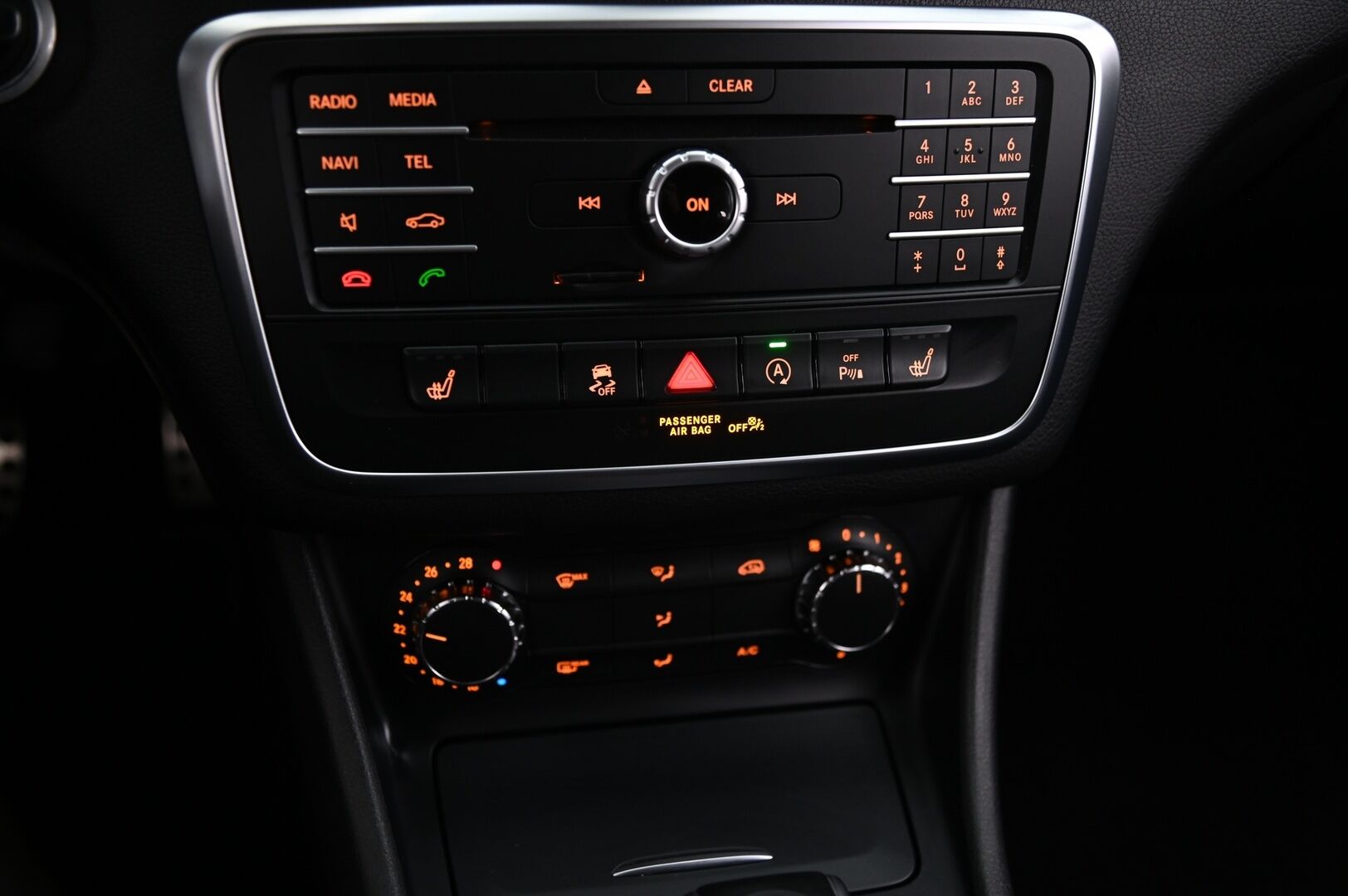 Mercedes-Benz CLA 45 AMG 2016 4Matic A Shooting Brake *Harman Kardon / Nahka Alcantara / Navigointi / Bi-Xenon* - Sportti Penkit / 2x Avain / 2x Renkaat / P-tutkat 