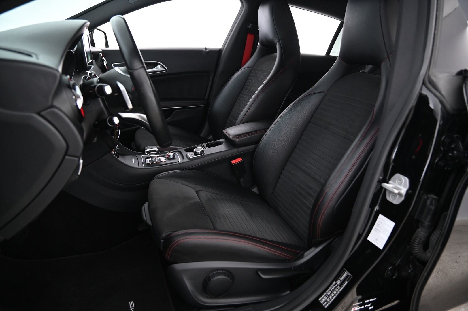 Mercedes-Benz CLA 45 AMG 2016 4Matic A Shooting Brake *Harman Kardon / Nahka Alcantara / Navigointi / Bi-Xenon* - Sportti Penkit / 2x Avain / 2x Renkaat / P-tutkat 