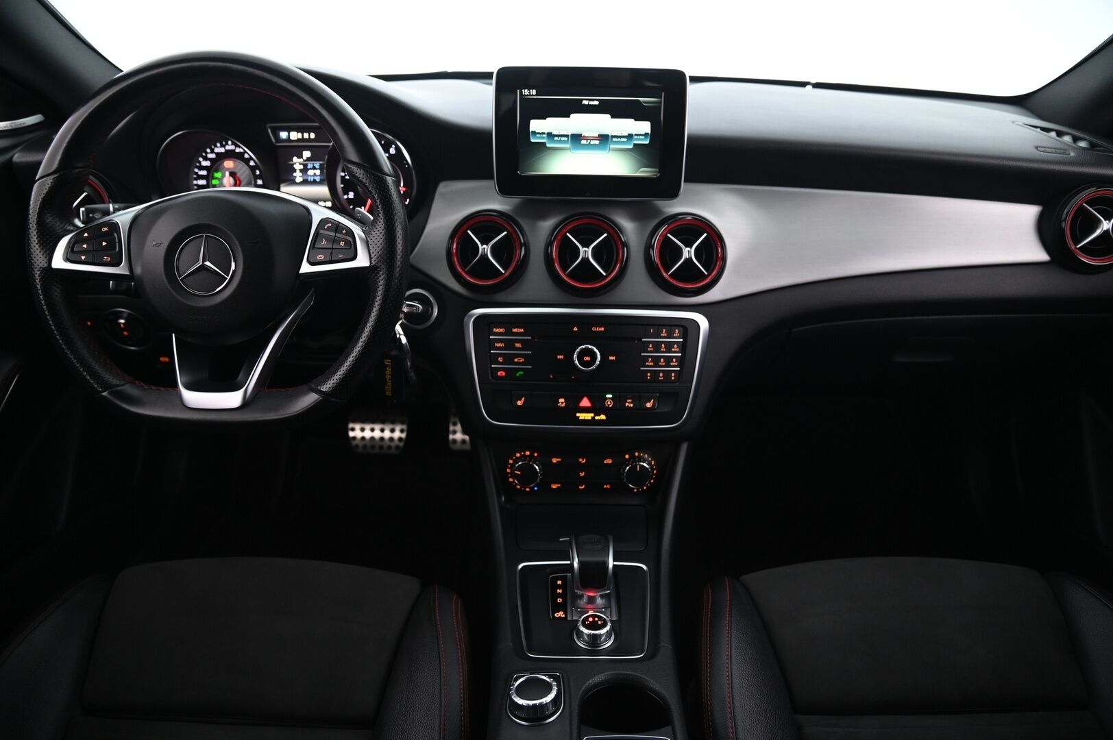 Mercedes-Benz CLA 45 AMG 2016 4Matic A Shooting Brake *Harman Kardon / Nahka Alcantara / Navigointi / Bi-Xenon* - Sportti Penkit / 2x Avain / 2x Renkaat / P-tutkat 