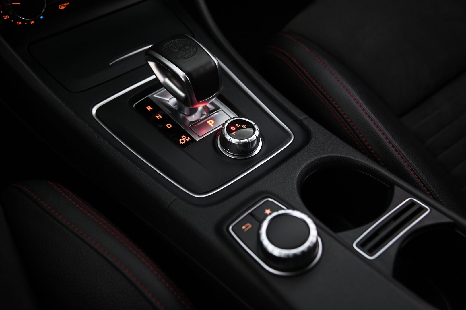 Mercedes-Benz CLA 45 AMG 2016 4Matic A Shooting Brake *Harman Kardon / Nahka Alcantara / Navigointi / Bi-Xenon* - Sportti Penkit / 2x Avain / 2x Renkaat / P-tutkat 