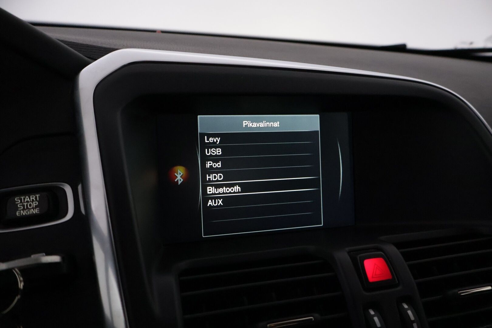 Volvo XC60 2017 XC60 Farmari (AC) 4ov 2400cm3 A - | Webasto | ACC | Koukku | S.Luukku | Premium Audio | NAV | Digimittaristo |