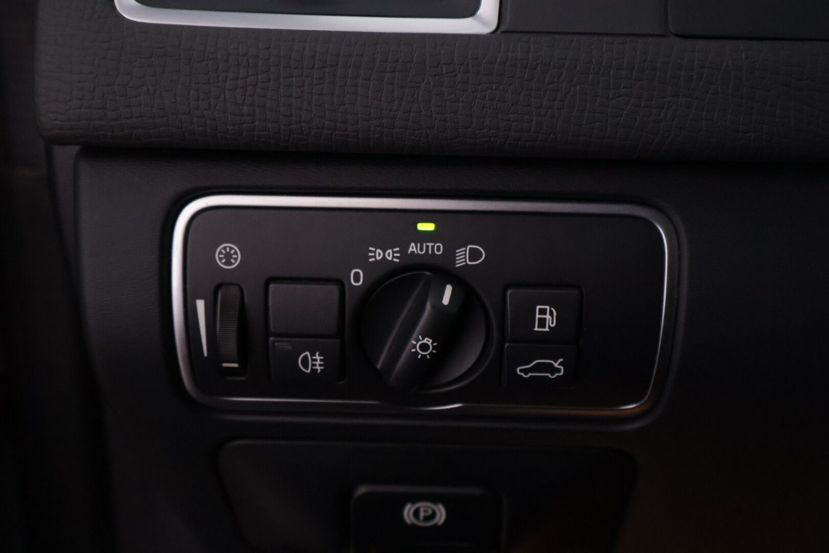 Volvo XC60 2017 XC60 Farmari (AC) 4ov 2400cm3 A - | Webasto | ACC | Koukku | S.Luukku | Premium Audio | NAV | Digimittaristo |
