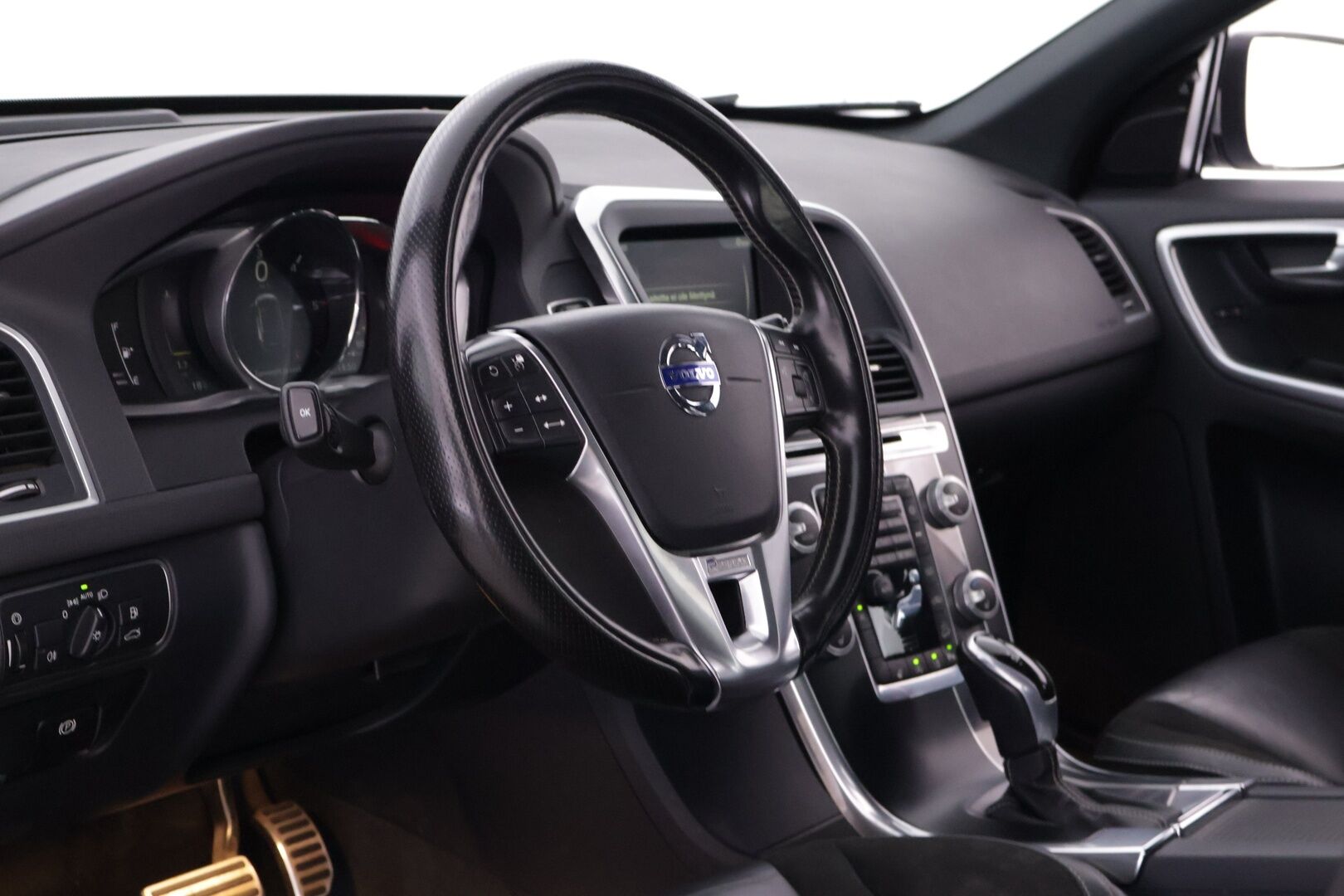 Volvo XC60 2017 XC60 Farmari (AC) 4ov 2400cm3 A - | Webasto | ACC | Koukku | S.Luukku | Premium Audio | NAV | Digimittaristo |