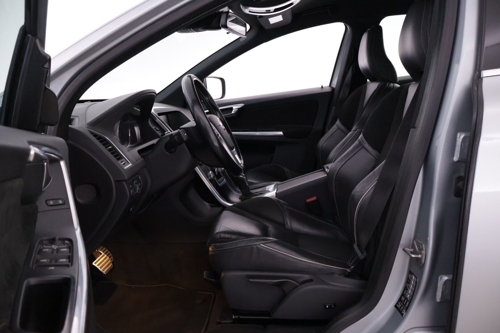 Volvo XC60 2017 XC60 Farmari (AC) 4ov 2400cm3 A - | Webasto | ACC | Koukku | S.Luukku | Premium Audio | NAV | Digimittaristo |