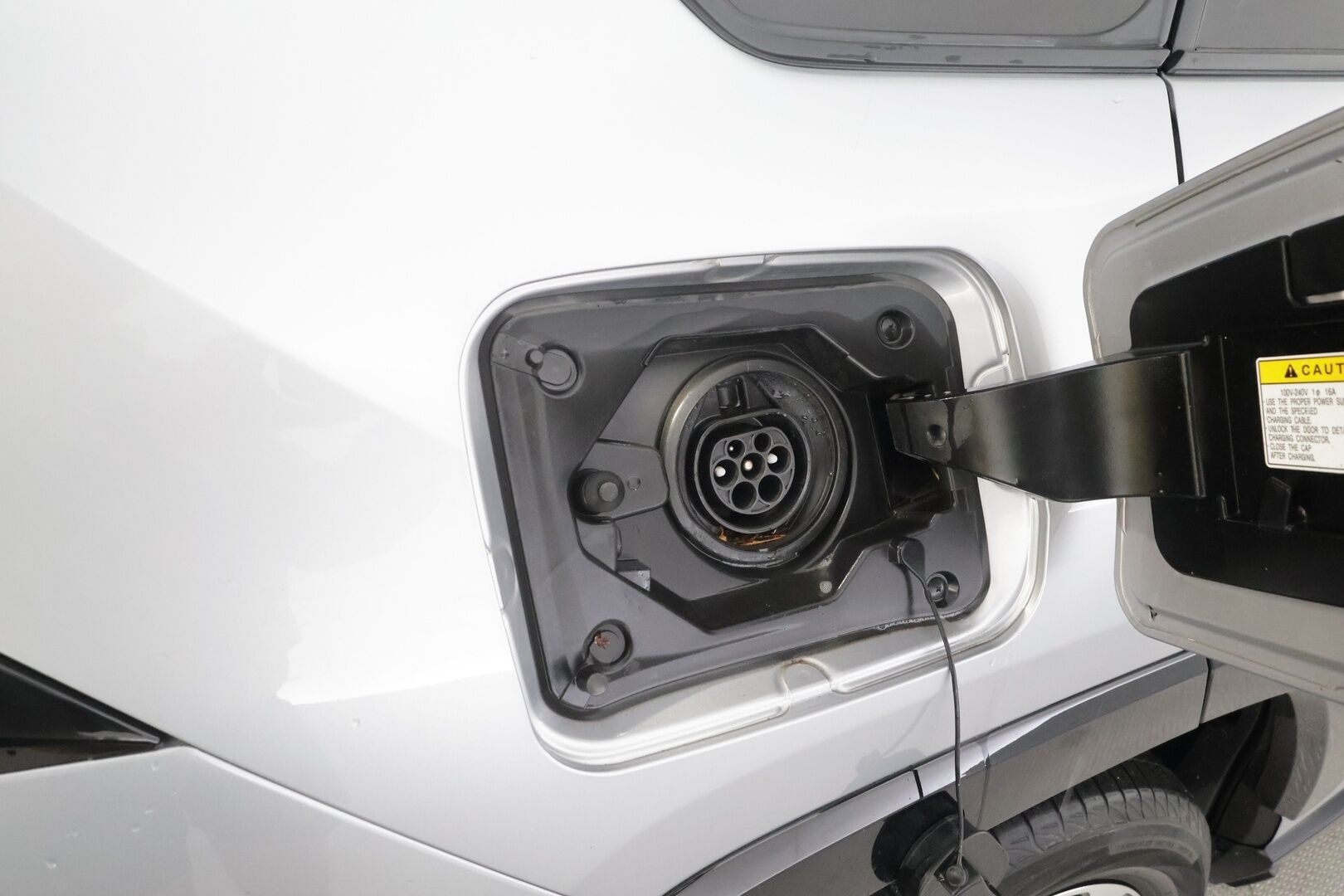 Suzuki Across 2021 2,5 PLUG-IN HYBRID 4WD GLX CVT-aut - | ACC | Koukku | Kaistavahti | LED | P.Kamera | Puolinahat | Katvevaroitin | Ratinlämmitin | Sähköluukku | Keyless | Apple&Android | Suomi-auto | Kahdet renkaat aluvanteilla | 