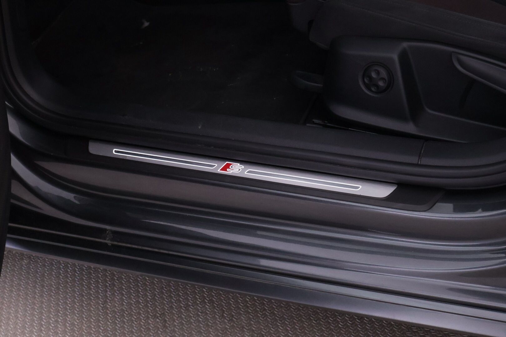 Audi A4 2020 Avant Business S line Comfort Edition 40 TFSI 140 kW MHEV *Webasto / Koukku / Matrix-LED / Digimittaristo / P.Kamera* - Hyvä huoltohistoria / Siisti kuntoinen yksilö! 