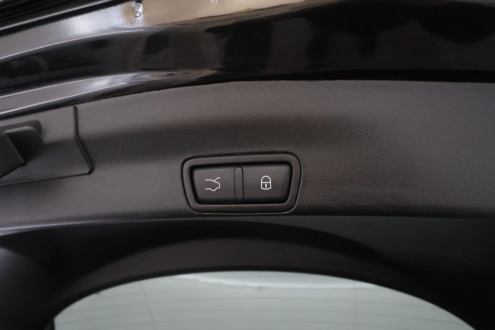 Alfa Romeo Stelvio 2022 2,2 Diesel 210hp AT8 AWD Veloce * ACC / P.kamera / Ruskeat sporttinahat / Muistipenkki / Lohko+Sisä / KeylessGo / Sähköluukku * - 1.Om Suomi-auto / Kahdet renkaat aluvanteilla