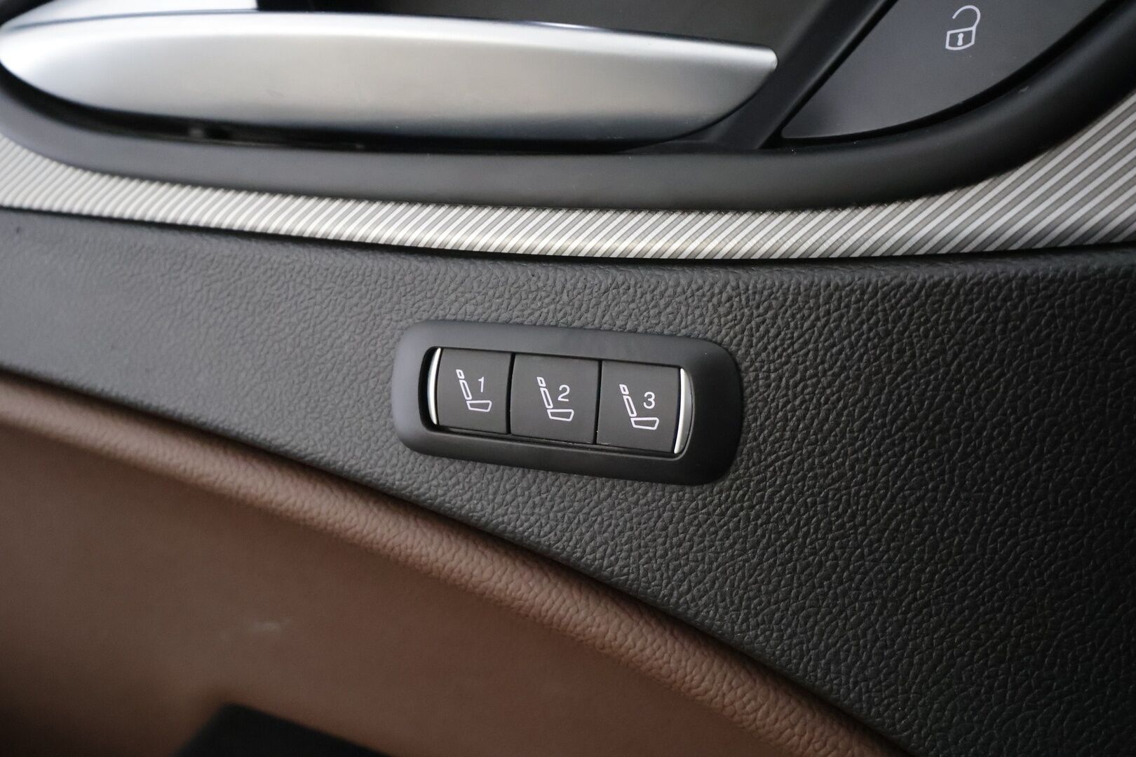 Alfa Romeo Stelvio 2022 2,2 Diesel 210hp AT8 AWD Veloce * ACC / P.kamera / Ruskeat sporttinahat / Muistipenkki / Lohko+Sisä / KeylessGo / Sähköluukku * - 1.Om Suomi-auto / Kahdet renkaat aluvanteilla