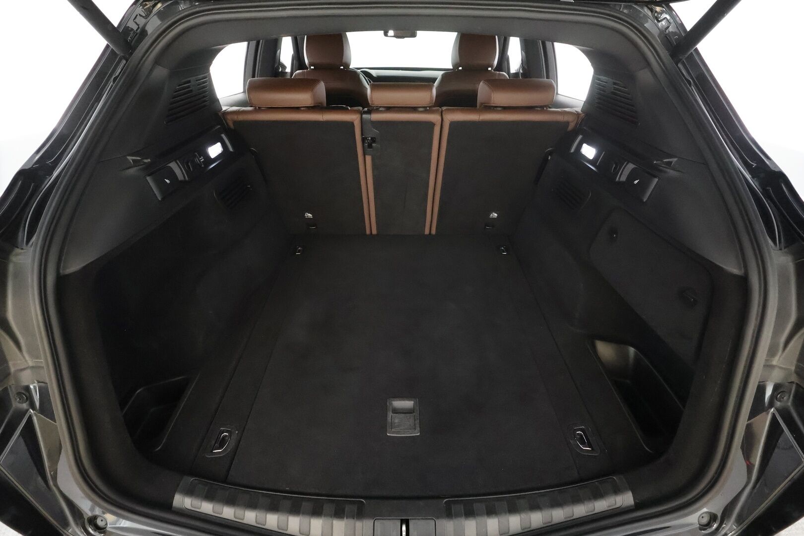 Alfa Romeo Stelvio 2022 2,2 Diesel 210hp AT8 AWD Veloce * ACC / P.kamera / Ruskeat sporttinahat / Muistipenkki / Lohko+Sisä / KeylessGo / Sähköluukku * - 1.Om Suomi-auto / Kahdet renkaat aluvanteilla