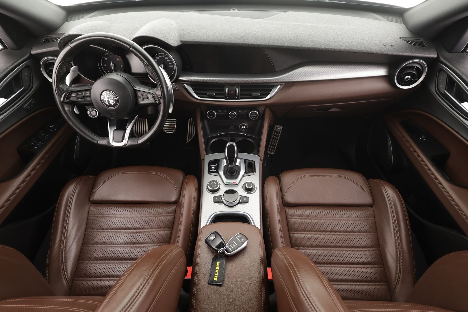 Alfa Romeo Stelvio 2022 2,2 Diesel 210hp AT8 AWD Veloce * ACC / P.kamera / Ruskeat sporttinahat / Muistipenkki / Lohko+Sisä / KeylessGo / Sähköluukku * - 1.Om Suomi-auto / Kahdet renkaat aluvanteilla