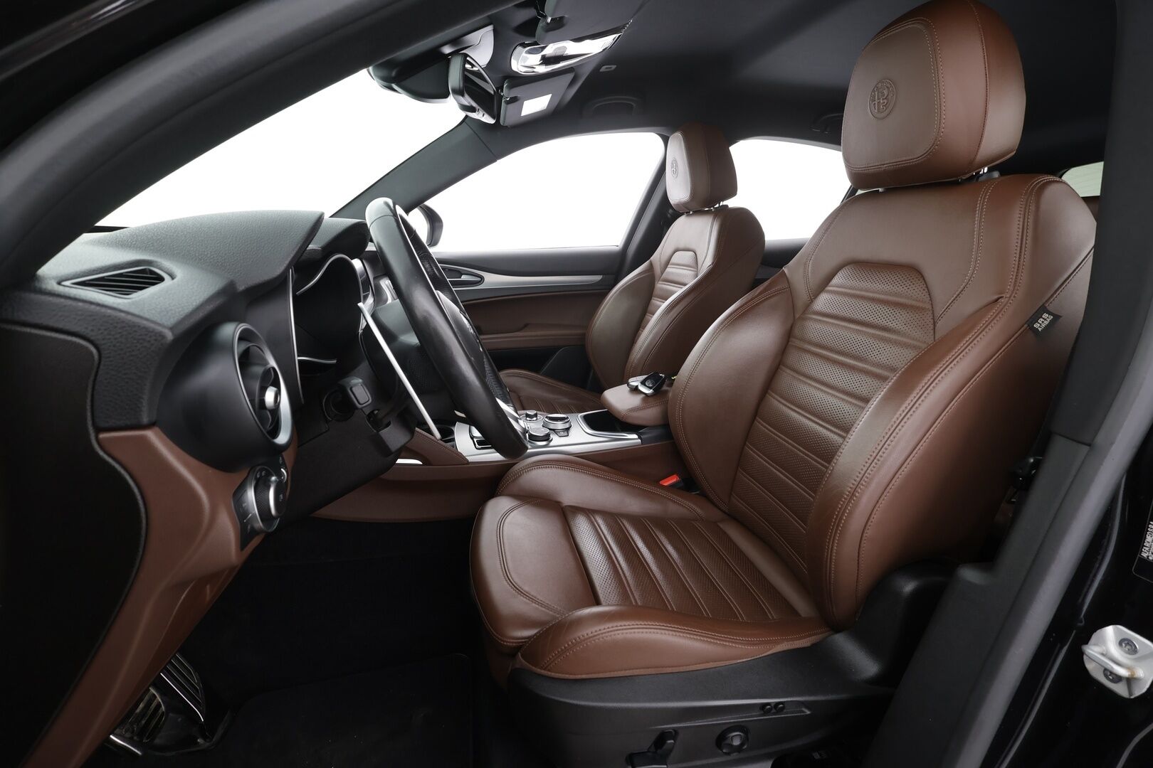 Alfa Romeo Stelvio 2022 2,2 Diesel 210hp AT8 AWD Veloce * ACC / P.kamera / Ruskeat sporttinahat / Muistipenkki / Lohko+Sisä / KeylessGo / Sähköluukku * - 1.Om Suomi-auto / Kahdet renkaat aluvanteilla