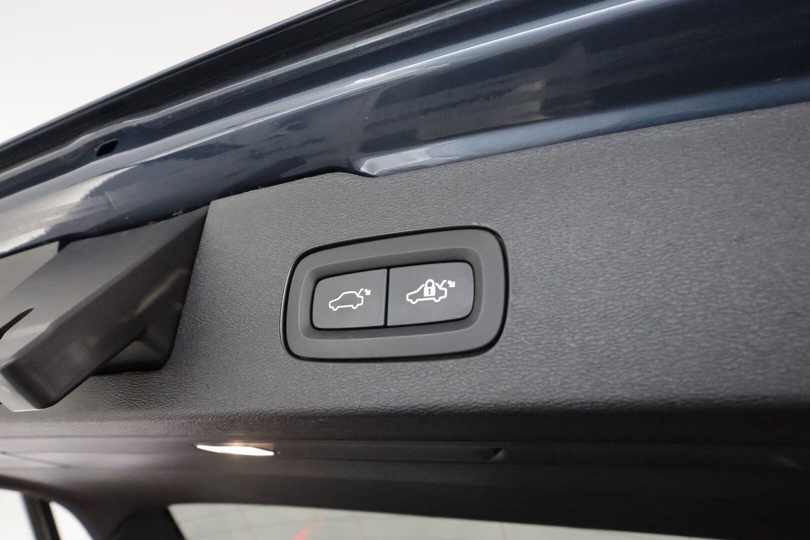 Volvo V60 2021 T6 TwE AWD Business Inscription aut *ACC / P.kamera / Full LED / Muistipenkki / Koukku / BLIS / Webasto / Vaaleat nahat* - Suomi-auto / Kahdet renkaat aluvanteilla / Merkkihuollettu