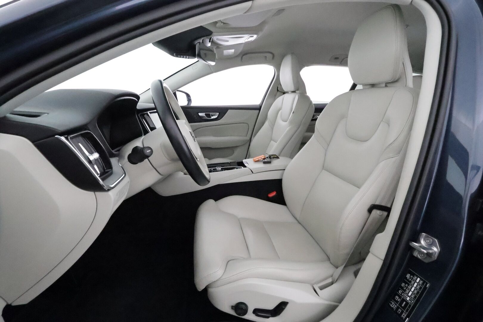 Volvo V60 2021 T6 TwE AWD Business Inscription aut *ACC / P.kamera / Full LED / Muistipenkki / Koukku / BLIS / Webasto / Vaaleat nahat* - Suomi-auto / Kahdet renkaat aluvanteilla / Merkkihuollettu