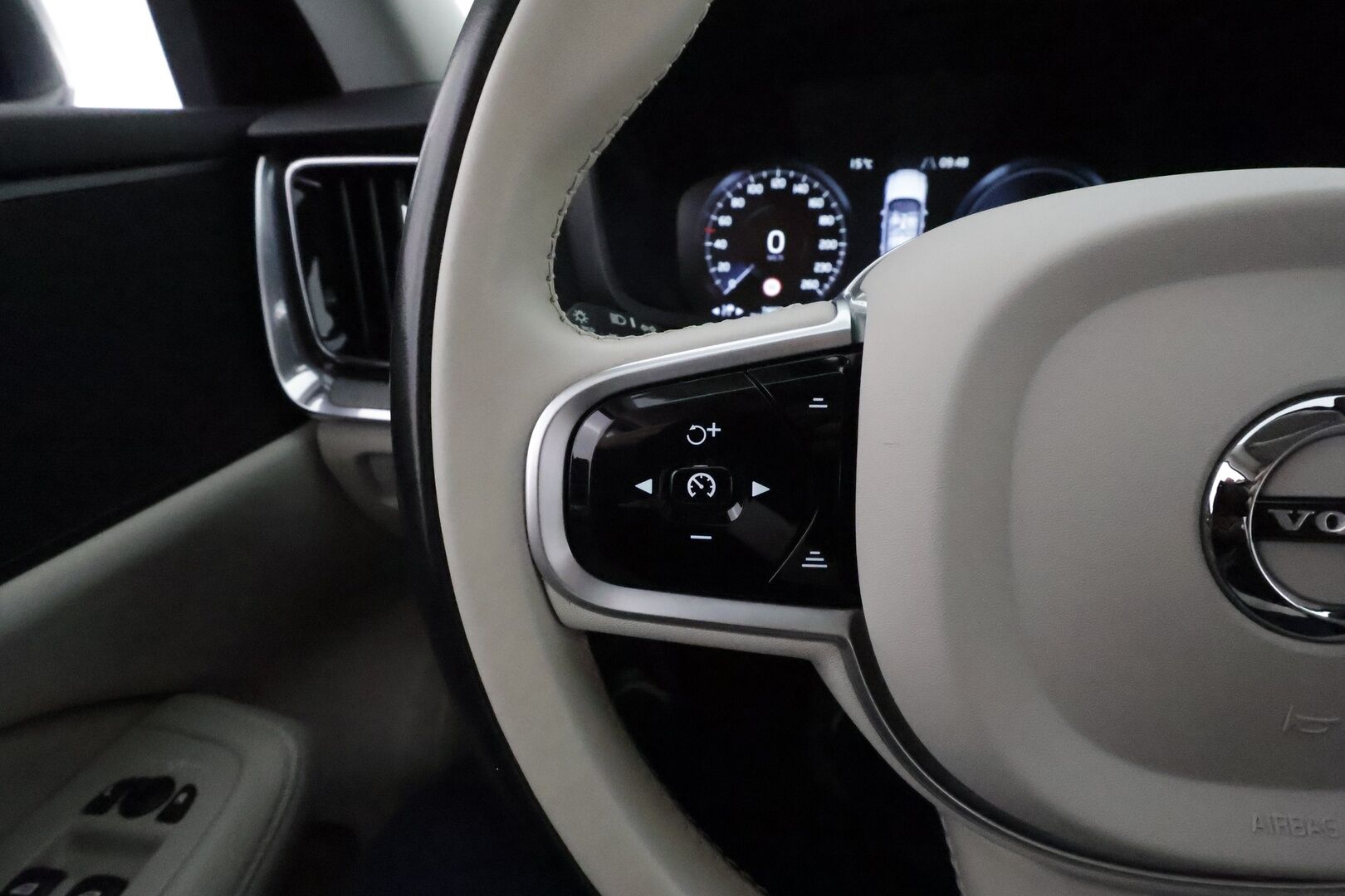 Volvo V60 2021 T6 TwE AWD Business Inscription aut *ACC / P.kamera / Full LED / Muistipenkki / Koukku / BLIS / Webasto / Vaaleat nahat* - Suomi-auto / Kahdet renkaat aluvanteilla / Merkkihuollettu