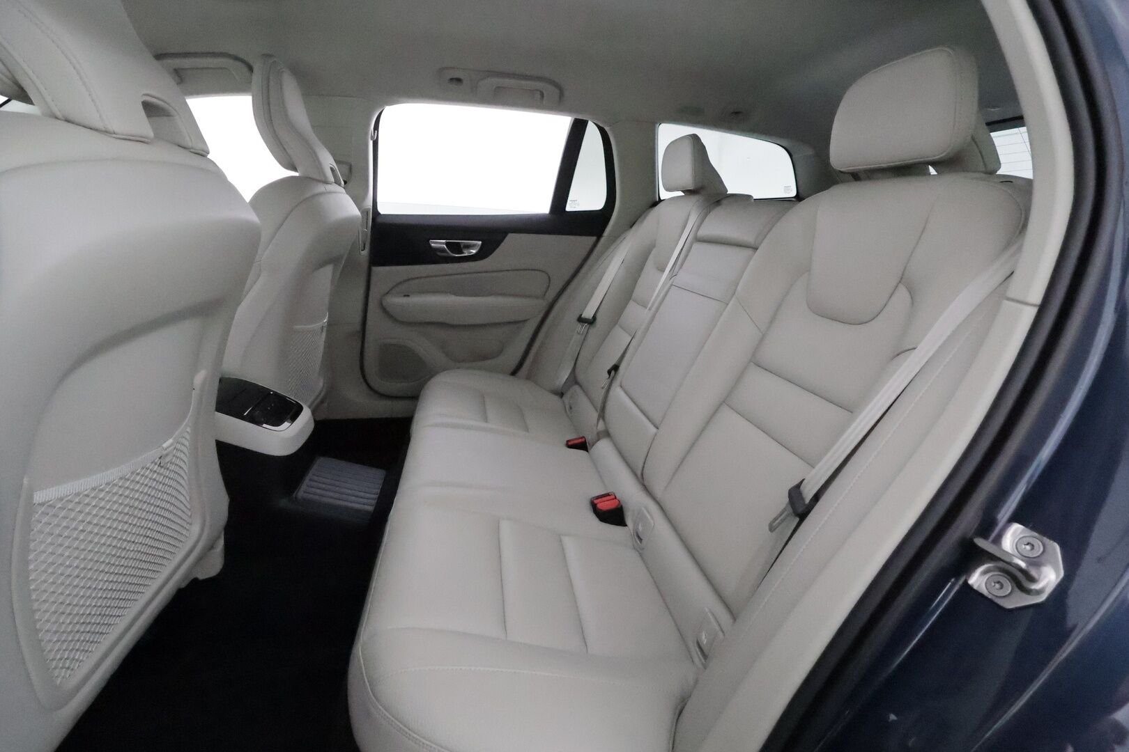 Volvo V60 2021 T6 TwE AWD Business Inscription aut *ACC / P.kamera / Full LED / Muistipenkki / Koukku / BLIS / Webasto / Vaaleat nahat* - Suomi-auto / Kahdet renkaat aluvanteilla / Merkkihuollettu