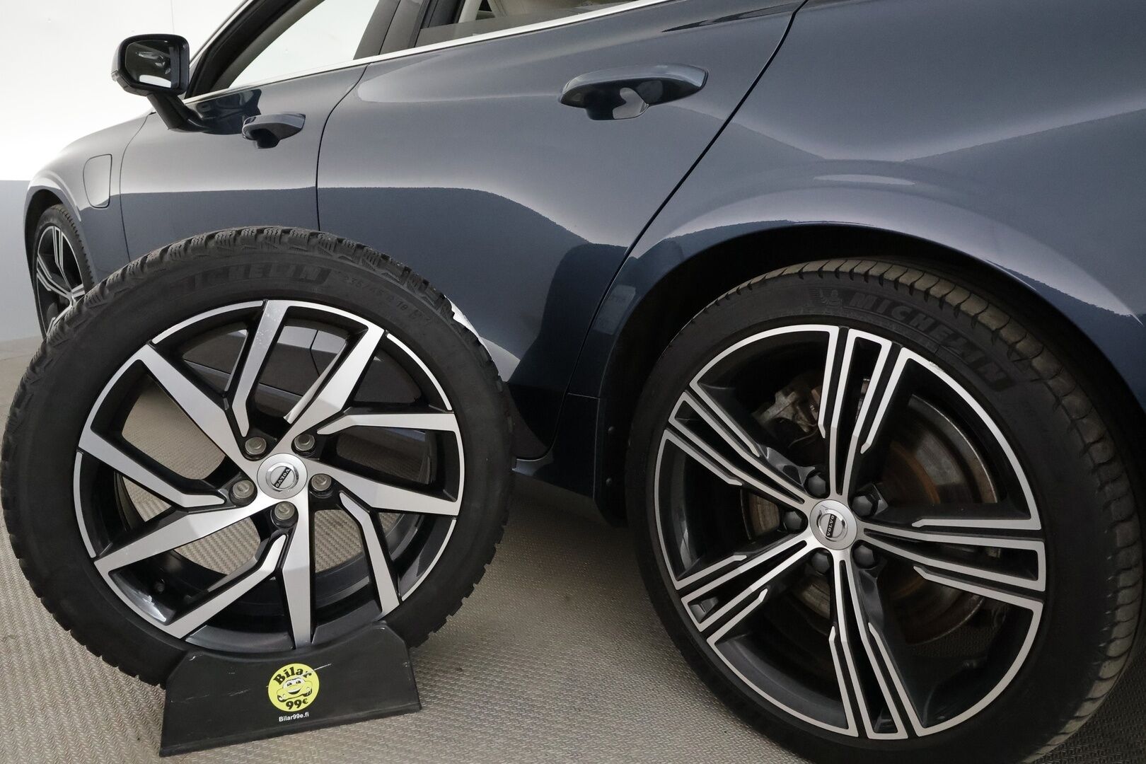Volvo V60 2021 T6 TwE AWD Business Inscription aut *ACC / P.kamera / Full LED / Muistipenkki / Koukku / BLIS / Webasto / Vaaleat nahat* - Suomi-auto / Kahdet renkaat aluvanteilla / Merkkihuollettu
