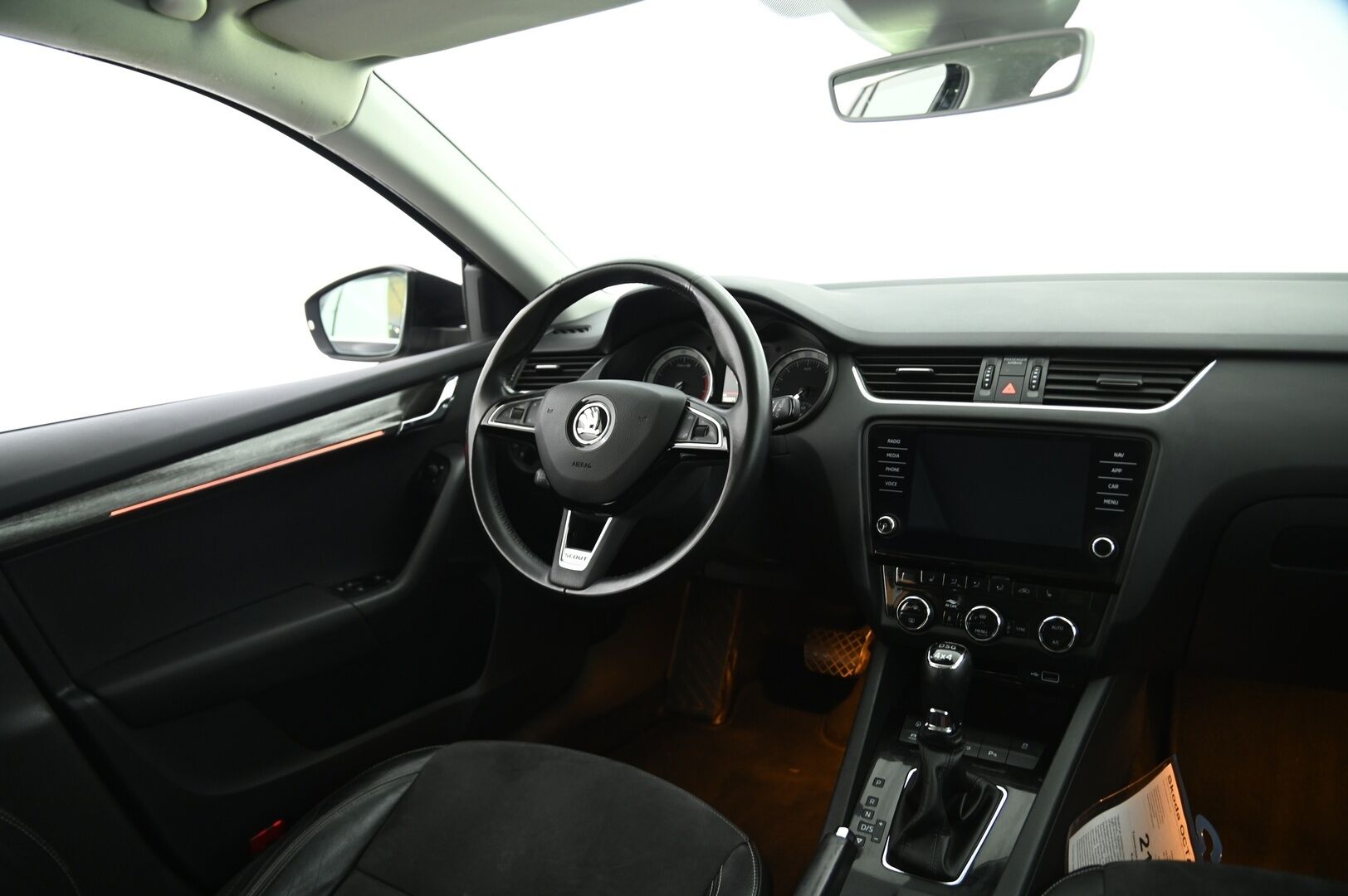 Skoda Octavia 2018 1,8 Combi TSI 4X4 Scout DSG Autom *Webasto / ACC / P. Kamera / Koukku / Nahka-alcantara / Smartlink* - Korkea maavara / Sopii kaikille teille!